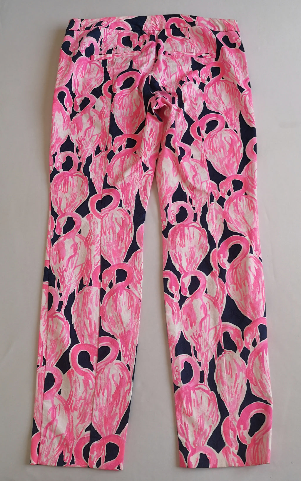 Sueter con botones adelante y pantalón corte recto