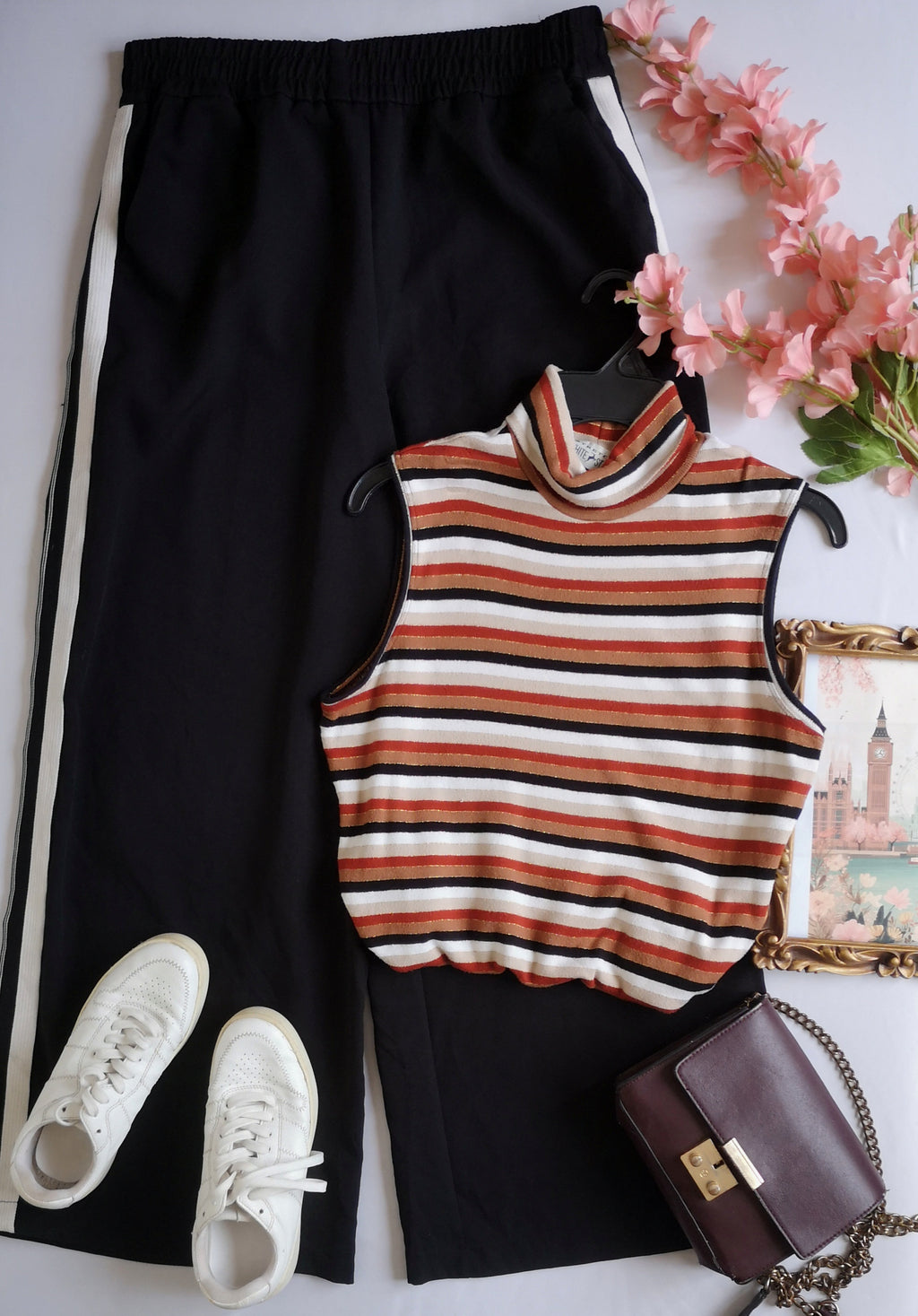 Palazzo con bolsas a los lados y blusa cuello alto