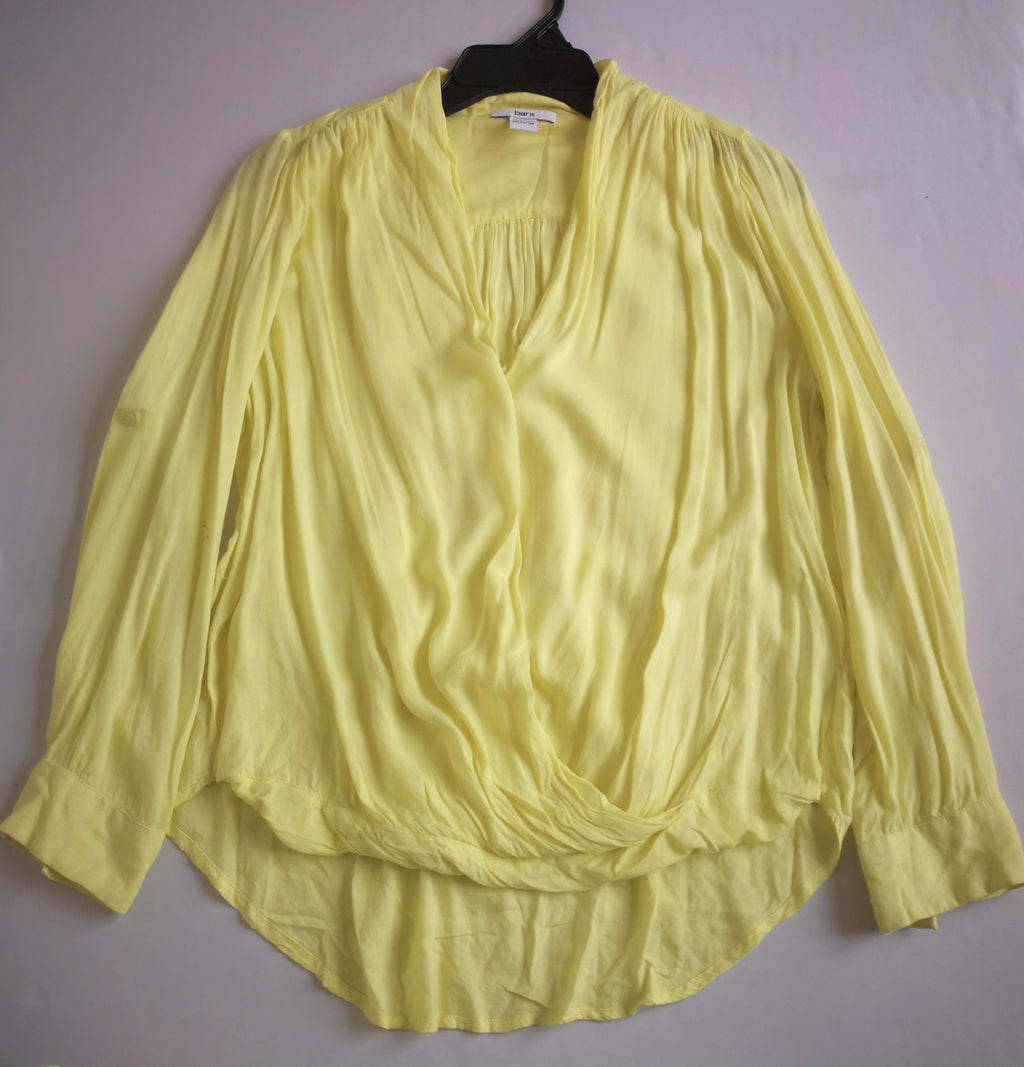 Blusa traslapada cerrada con short de gabardina 💙