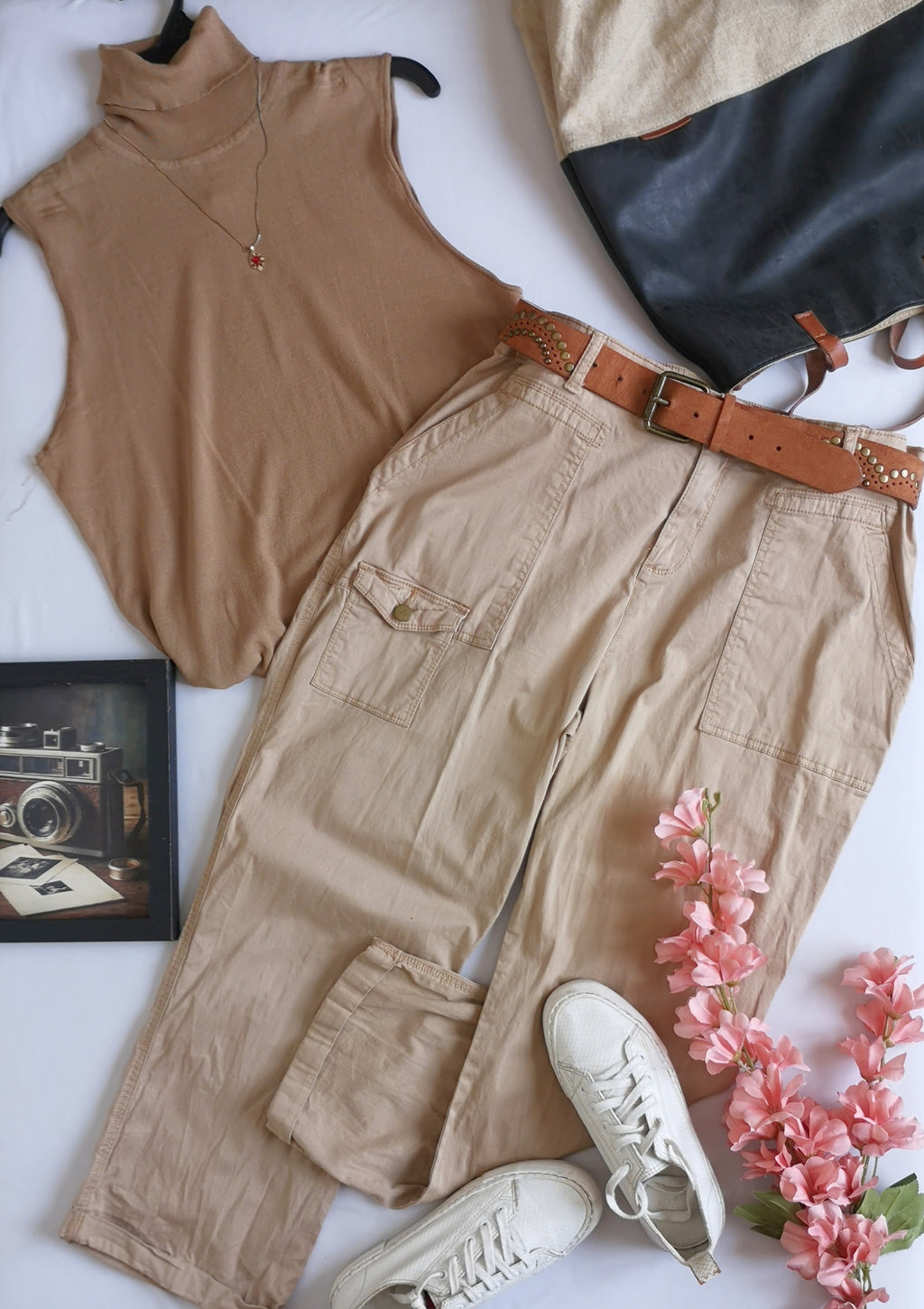 Blusa cuello alto con Pantalón tipo cargo ⚓