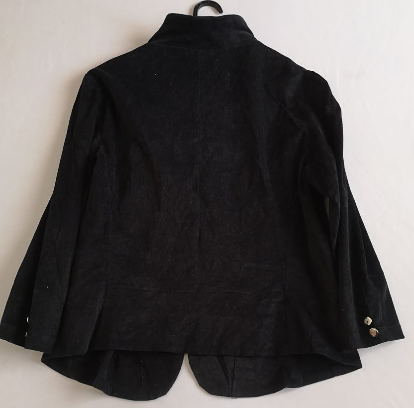 Chaqueta con botones y enterizo corto