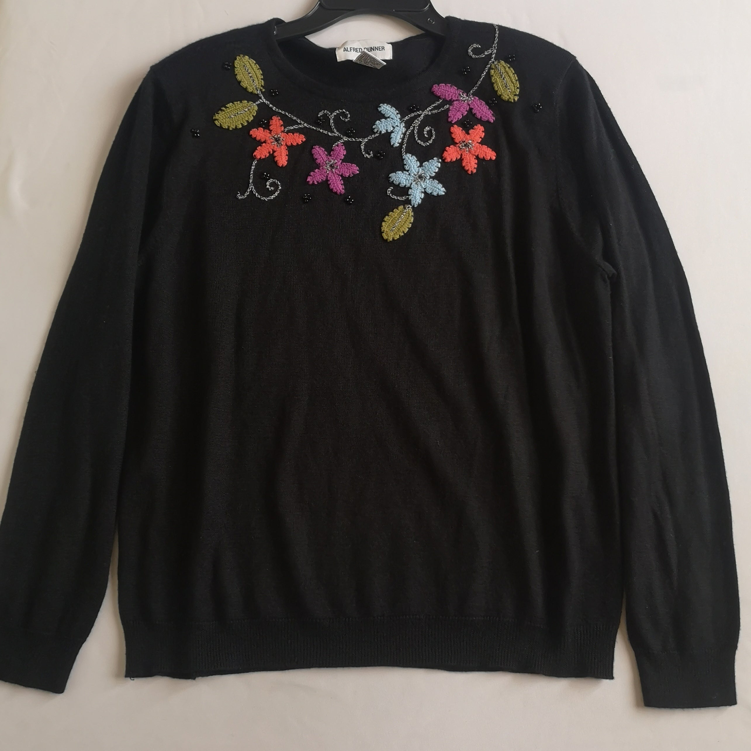 Sueter bordado con pantalón pixie
