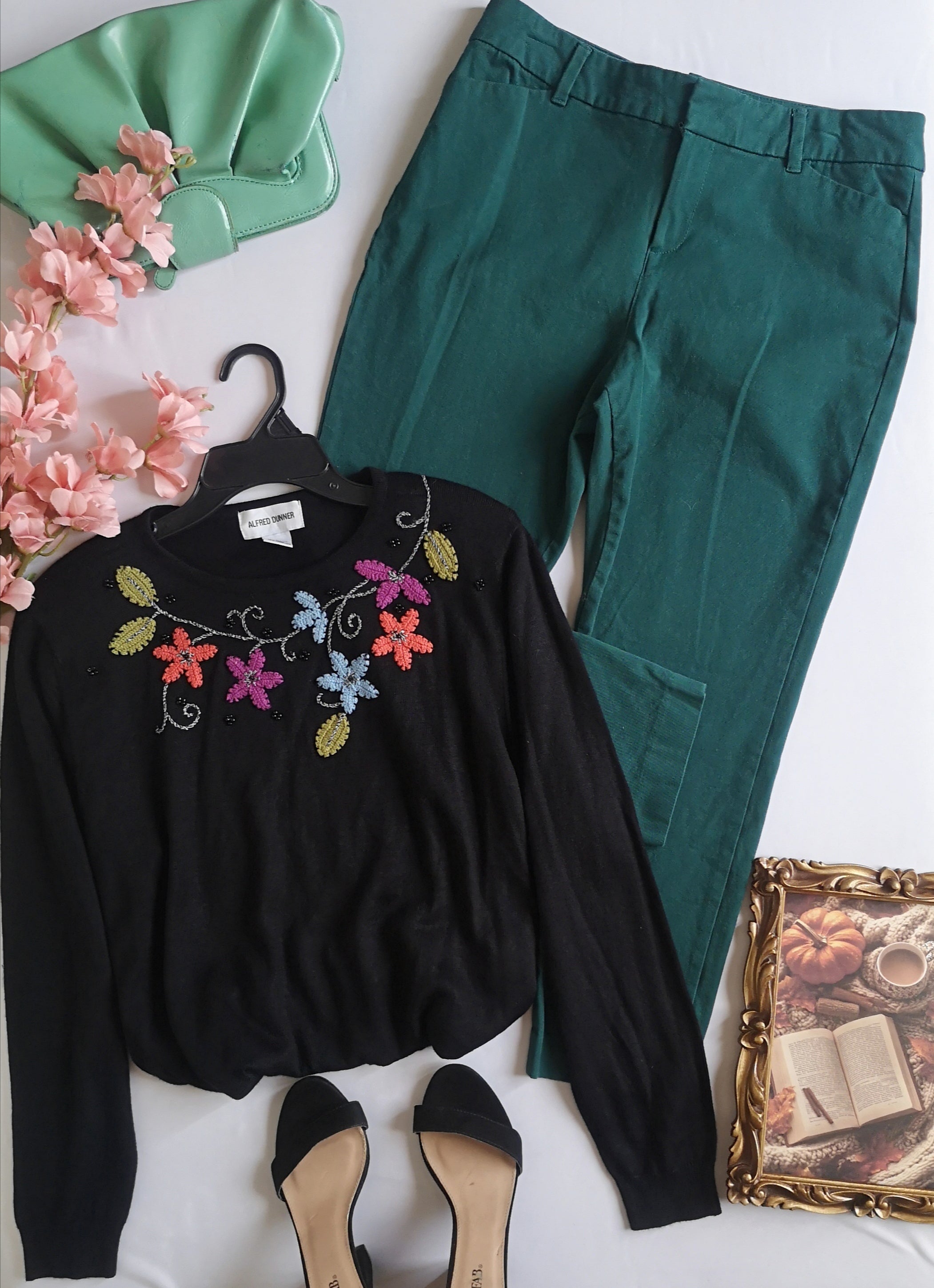 Sueter bordado con pantalón pixie