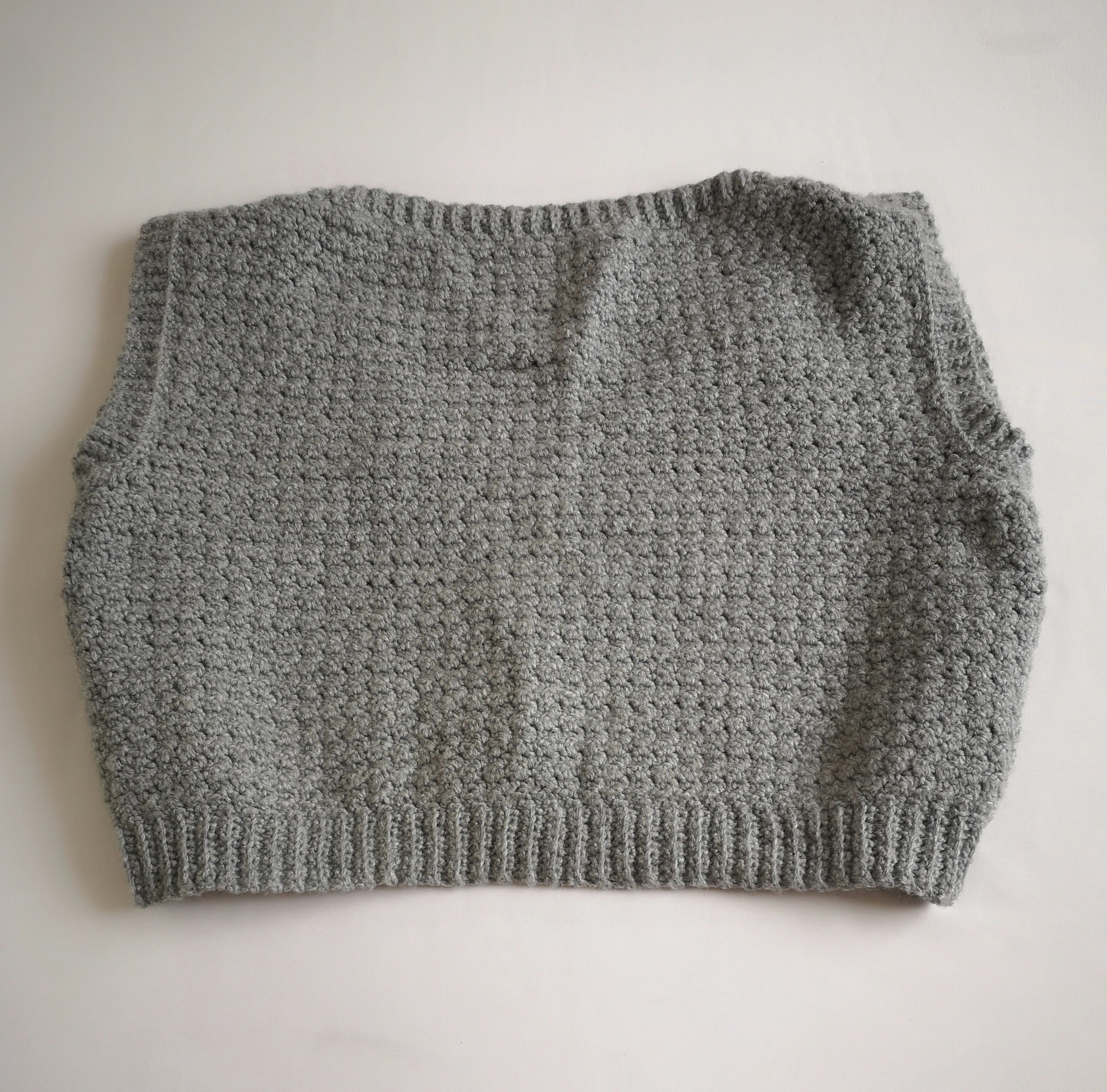 Chaleco corto con blusa de lino ⚓