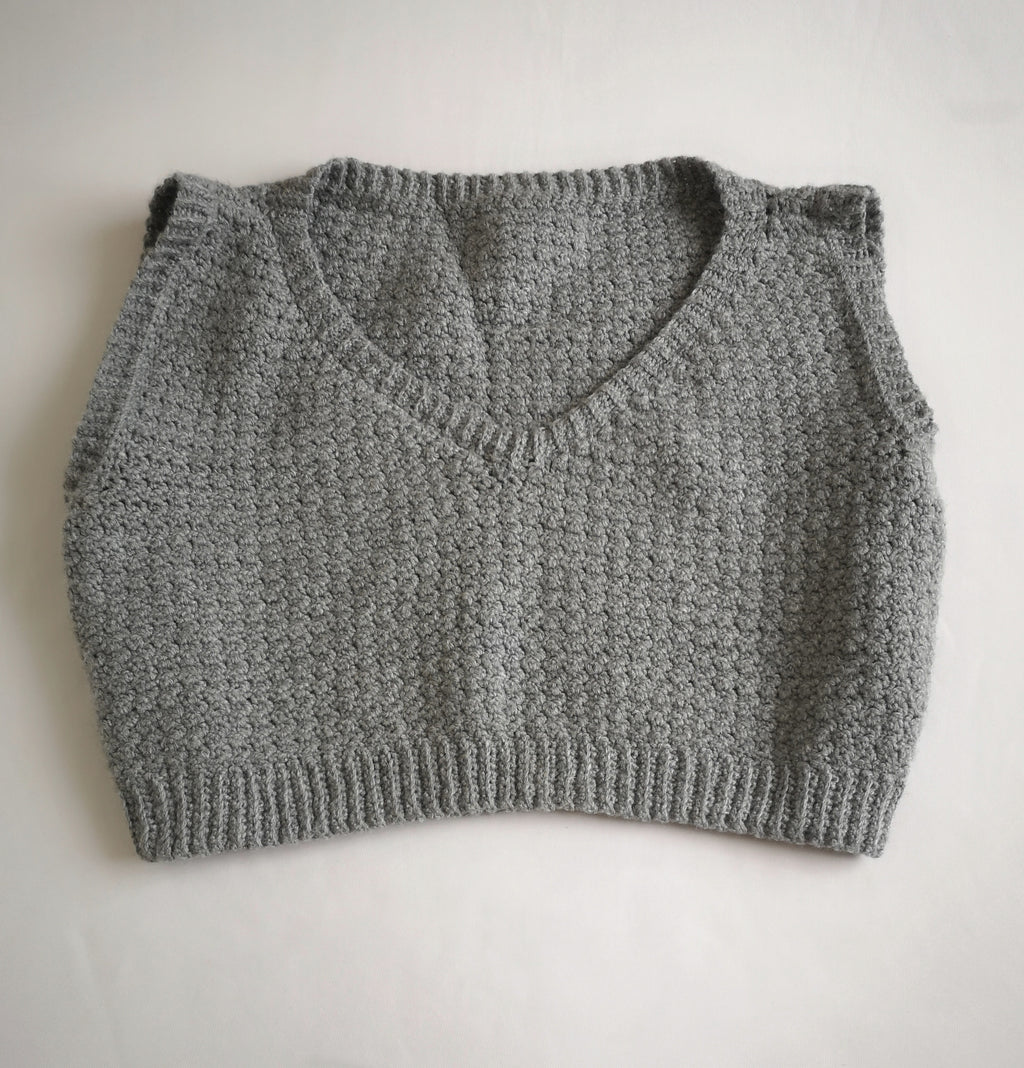 Chaleco corto con blusa de lino ⚓