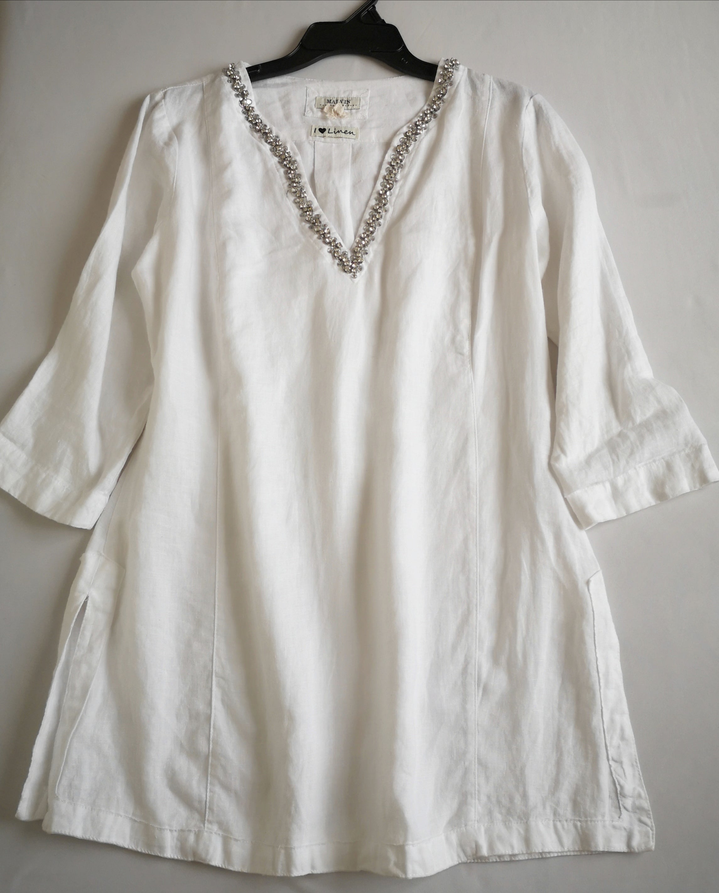 Blusa de lino  bordada del cuello