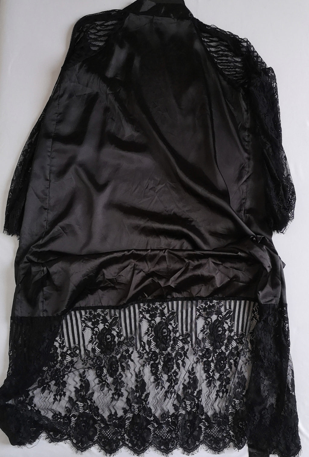 Kimono tipo seda con encaje