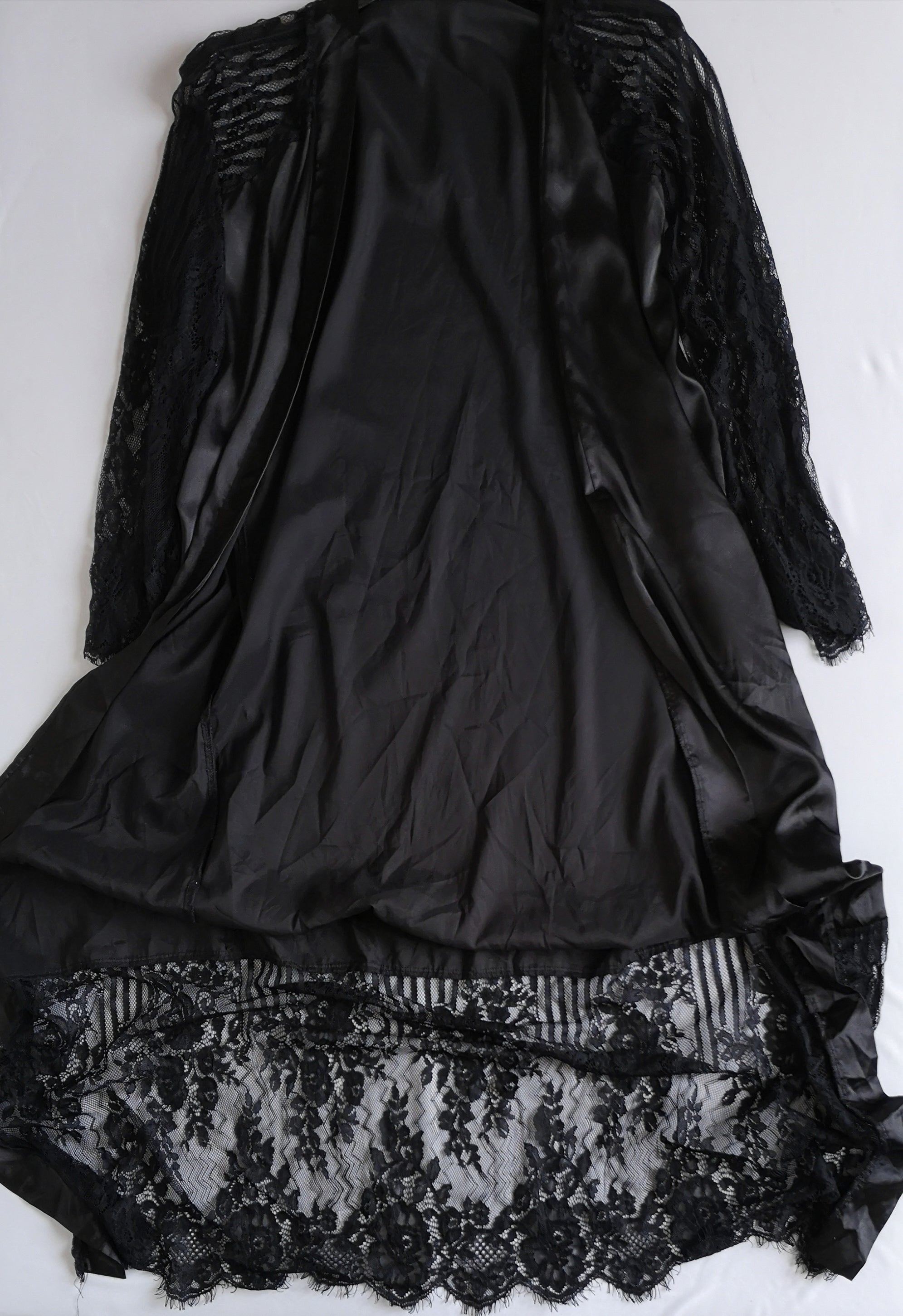 Kimono tipo seda con encaje