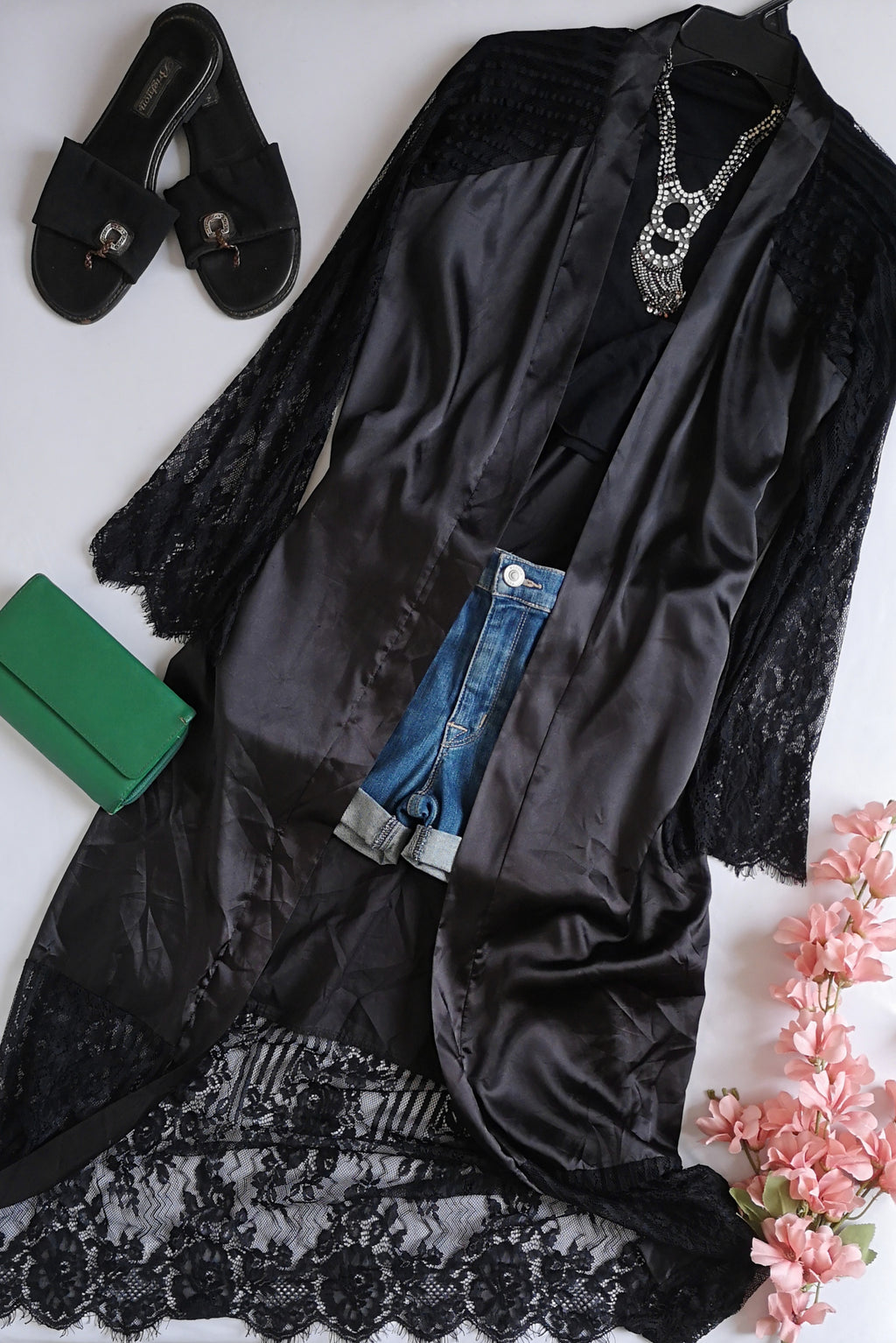 Kimono tipo seda con encaje