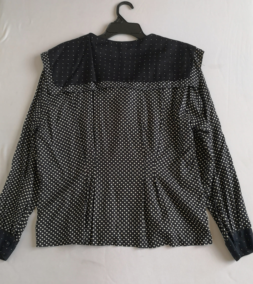 Falda nueva y blusa cuello marinero