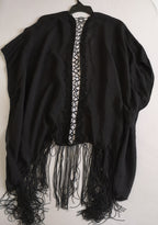 Blusa corta y kimono con flecos