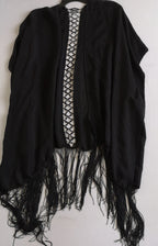 Blusa corta y kimono con flecos