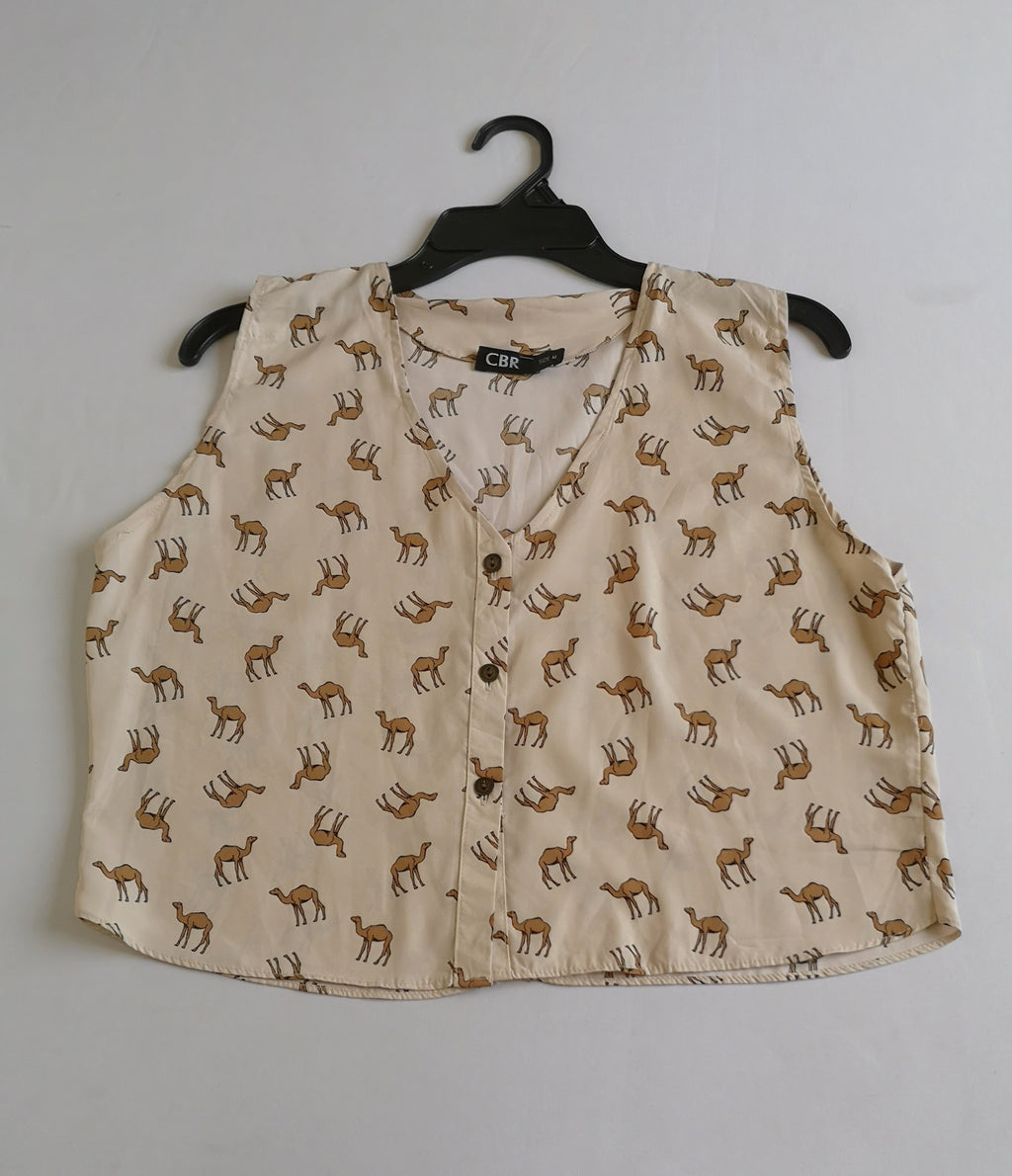 Blusa corta y kimono con flecos