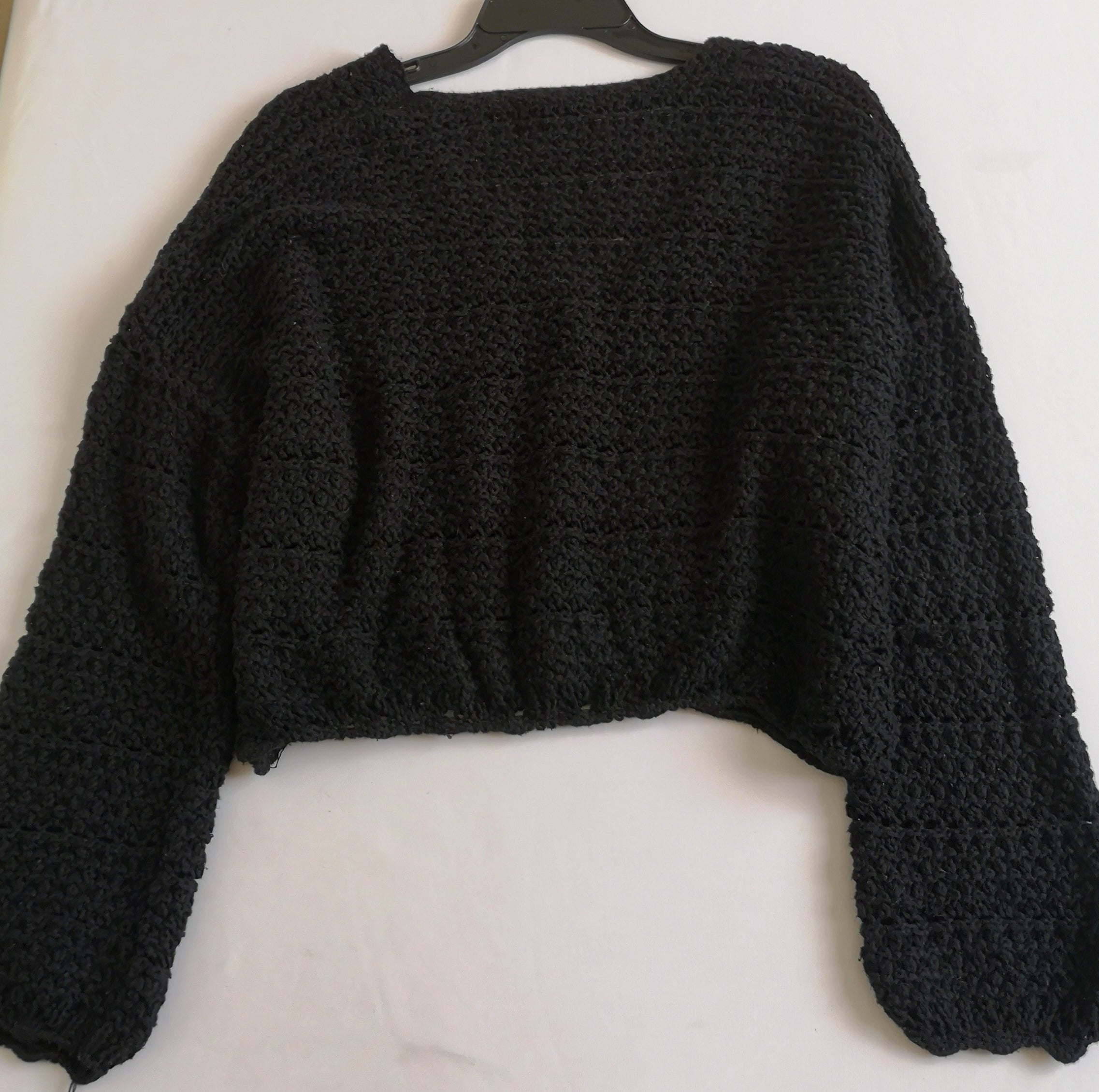 Falda con bolsas a los lados con sueter tejido