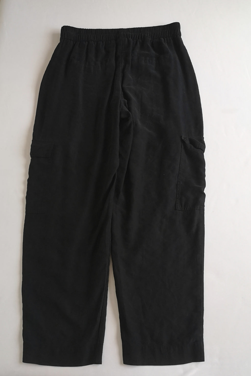 Pantalón tipo cargo y blusa estilo ancho