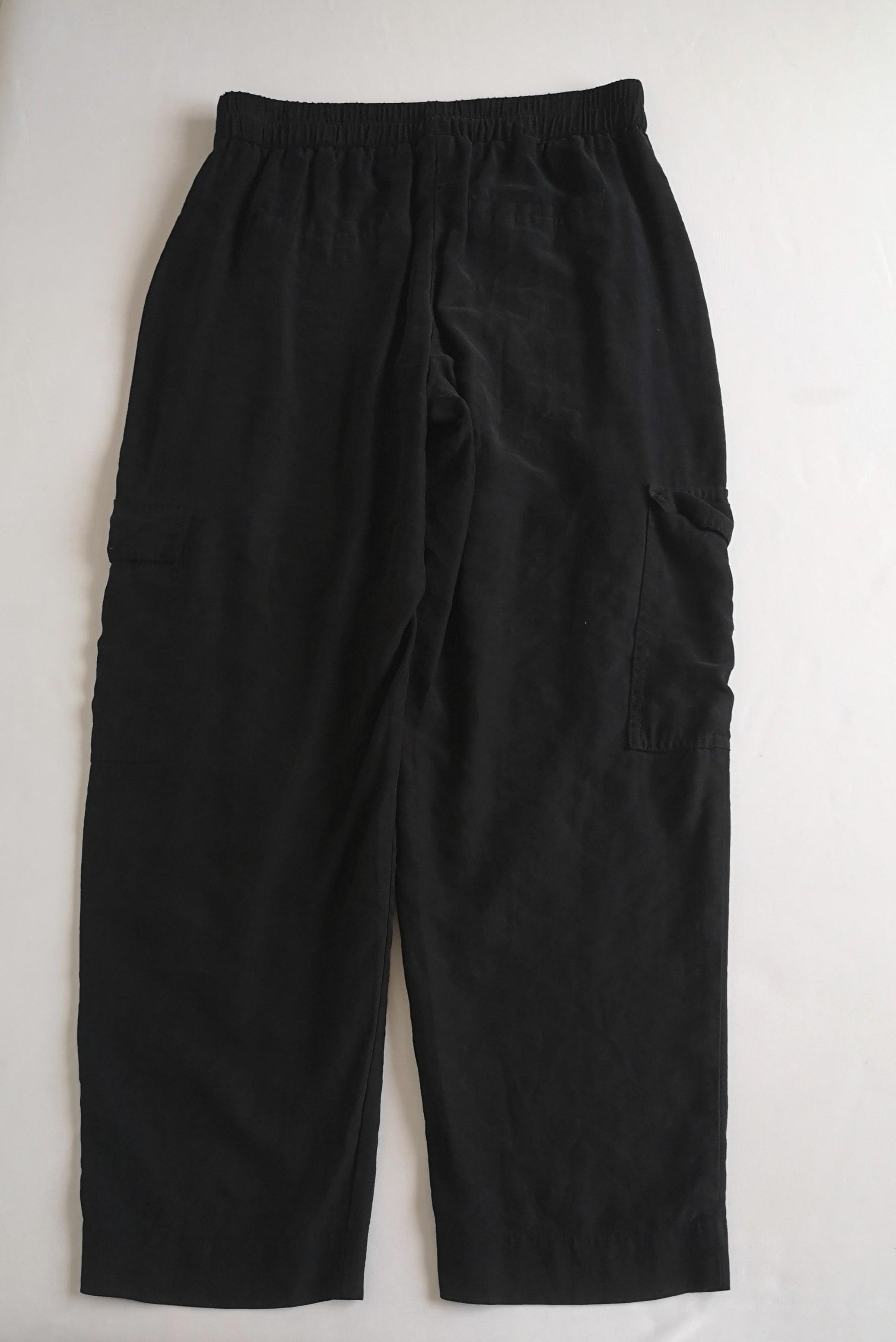 Pantalón tipo cargo y blusa estilo ancho