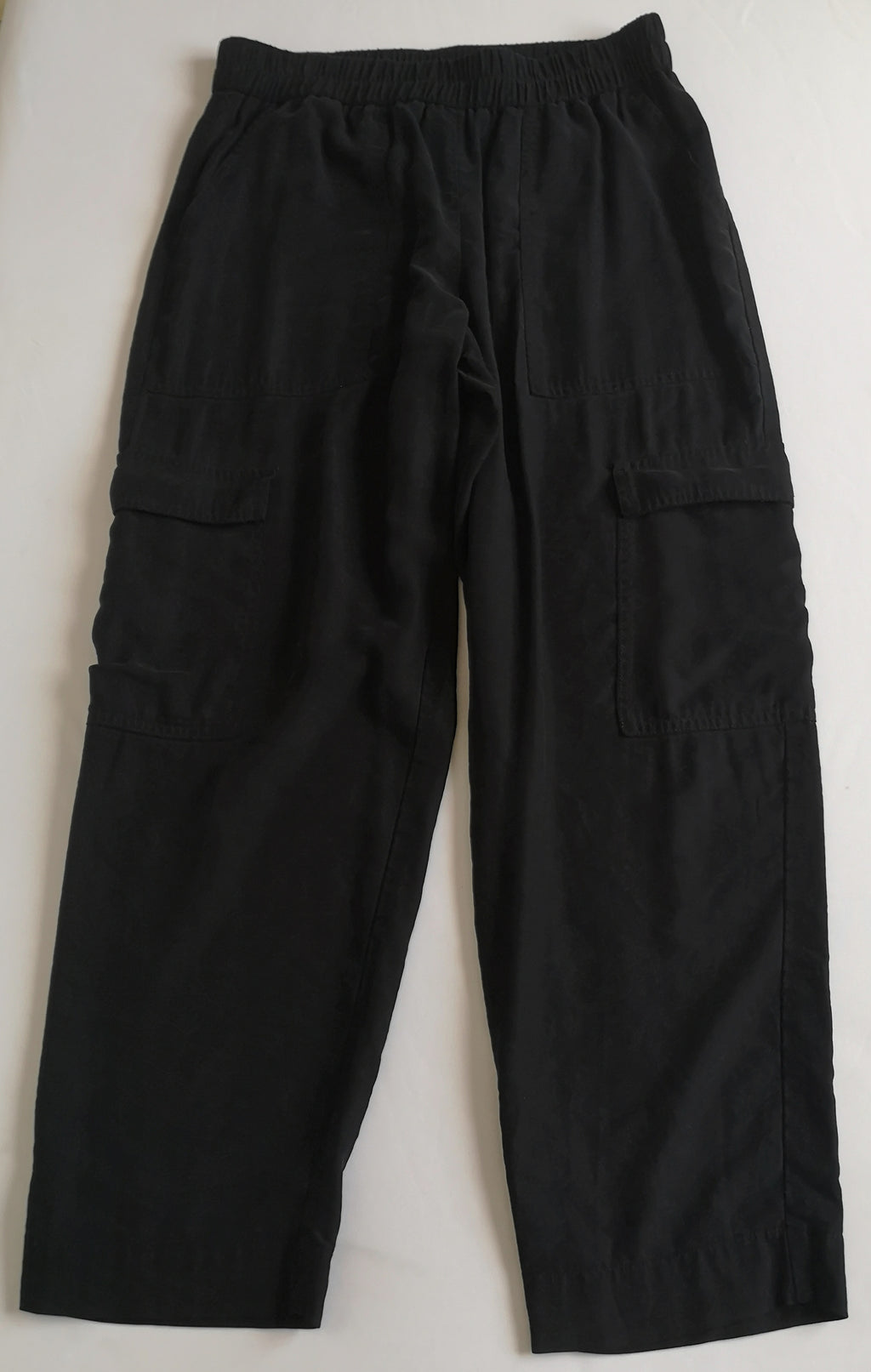 Pantalón tipo cargo y blusa estilo ancho