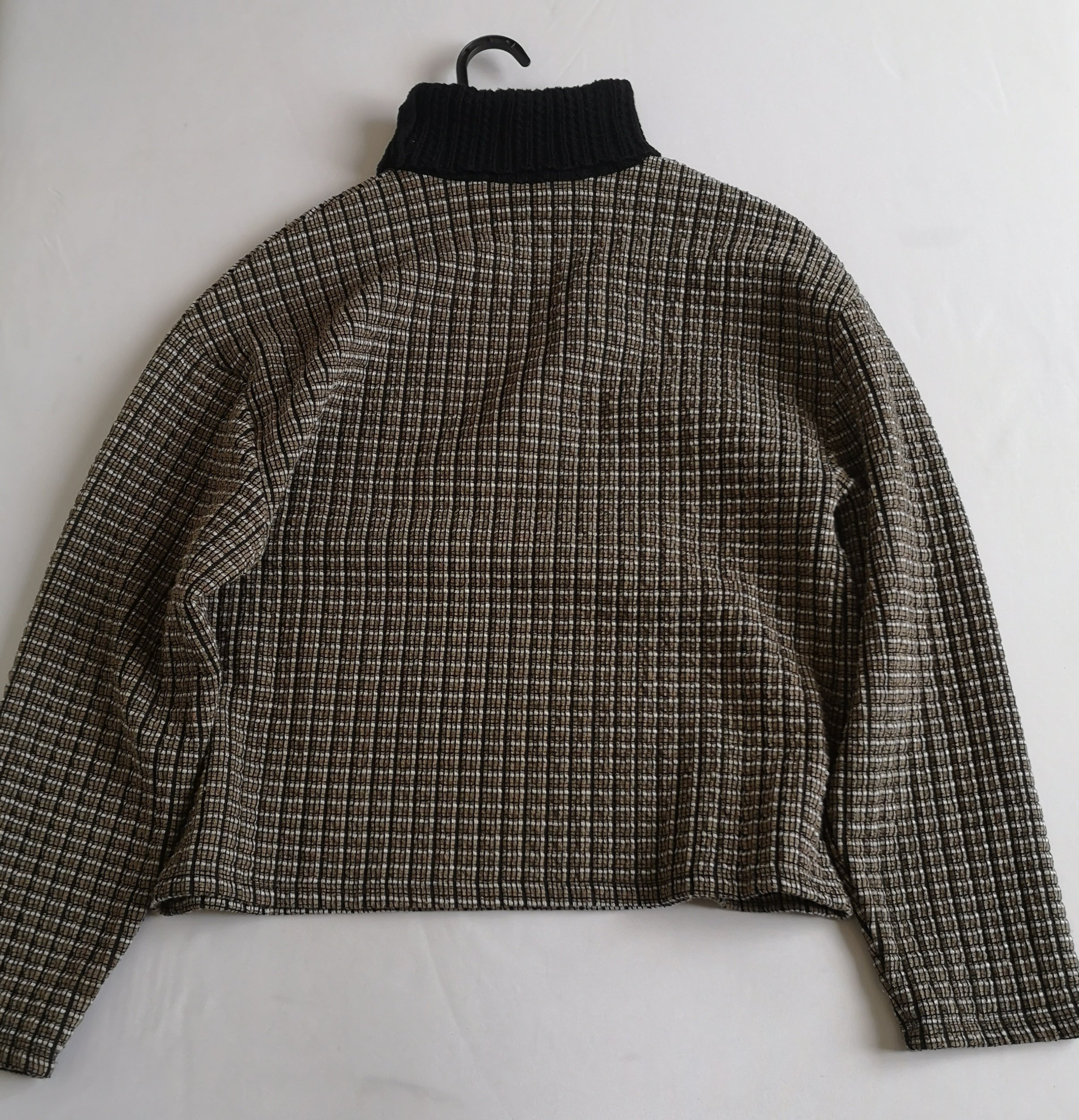 Pantalón tipo cargo y blusa estilo ancho
