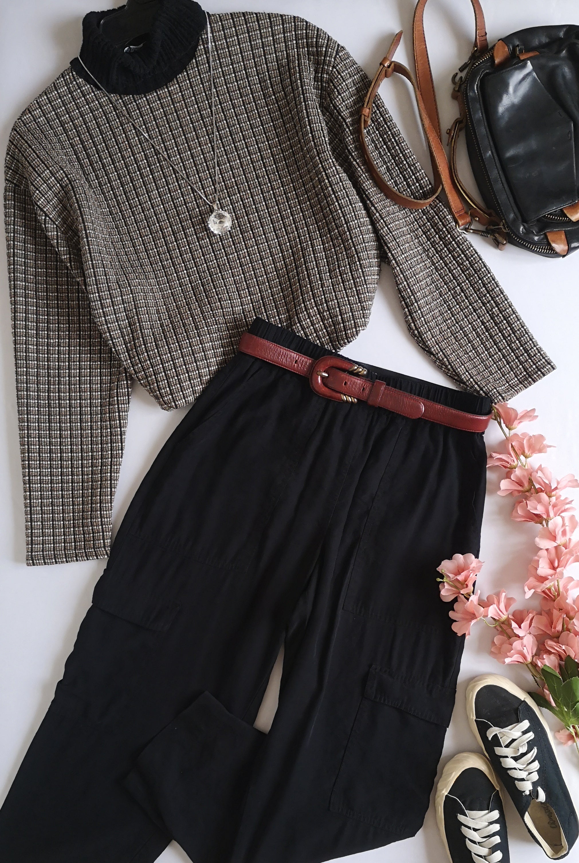 Pantalón tipo cargo y blusa estilo ancho