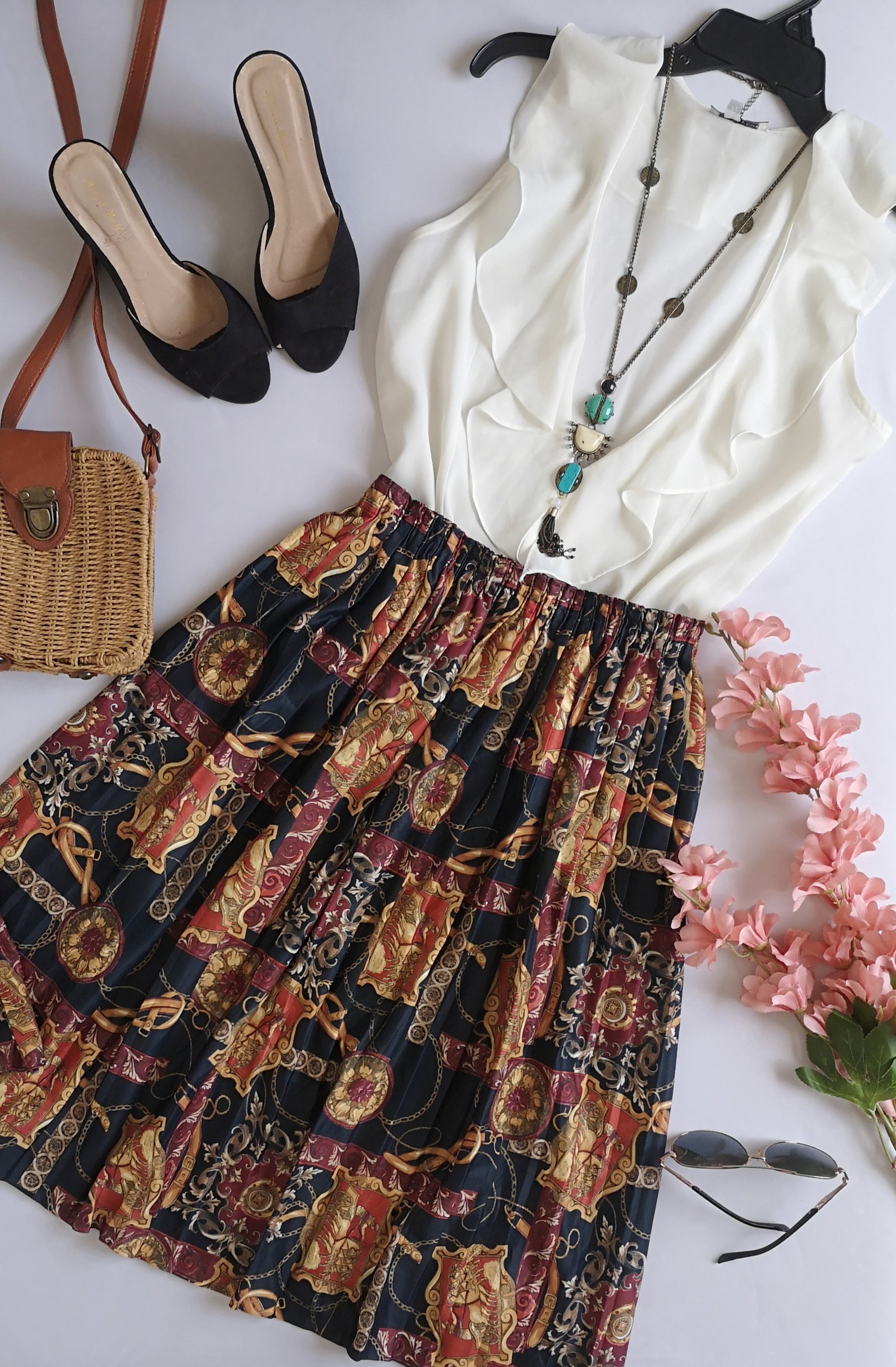 Falda midi con blusa cuello V ⚓
