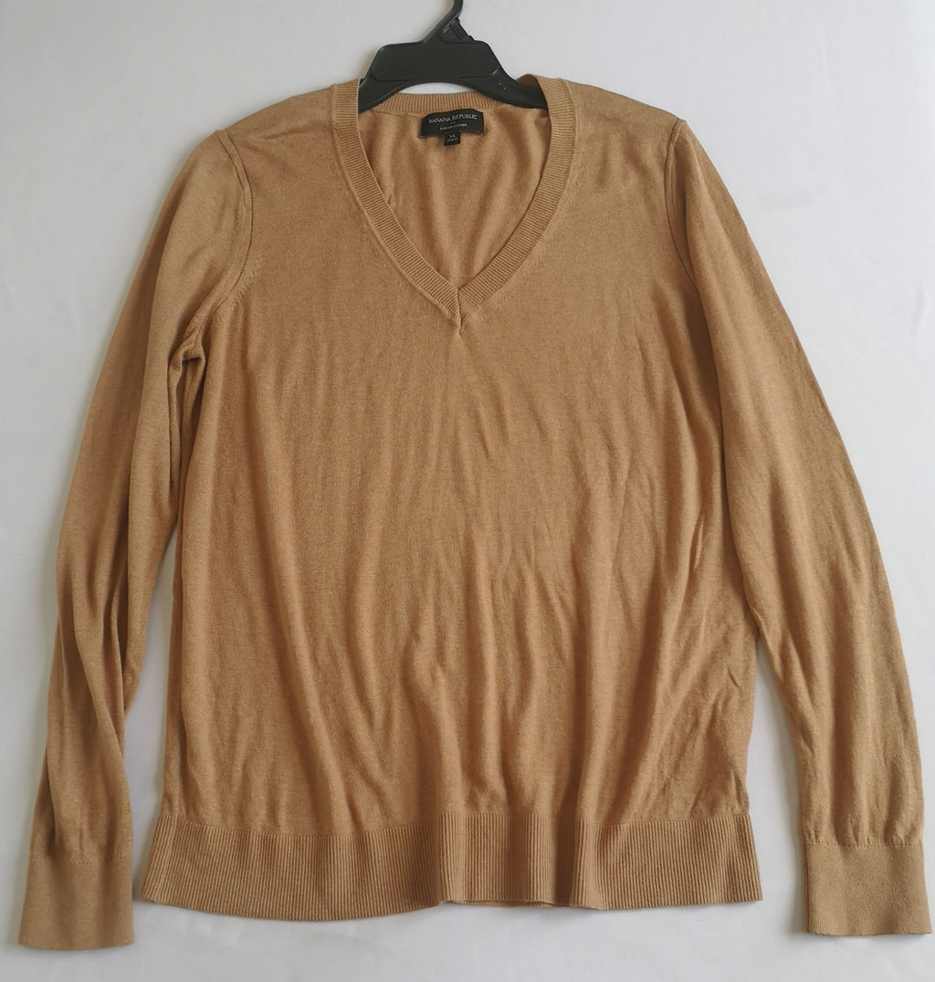 Falda midi con blusa cuello en V