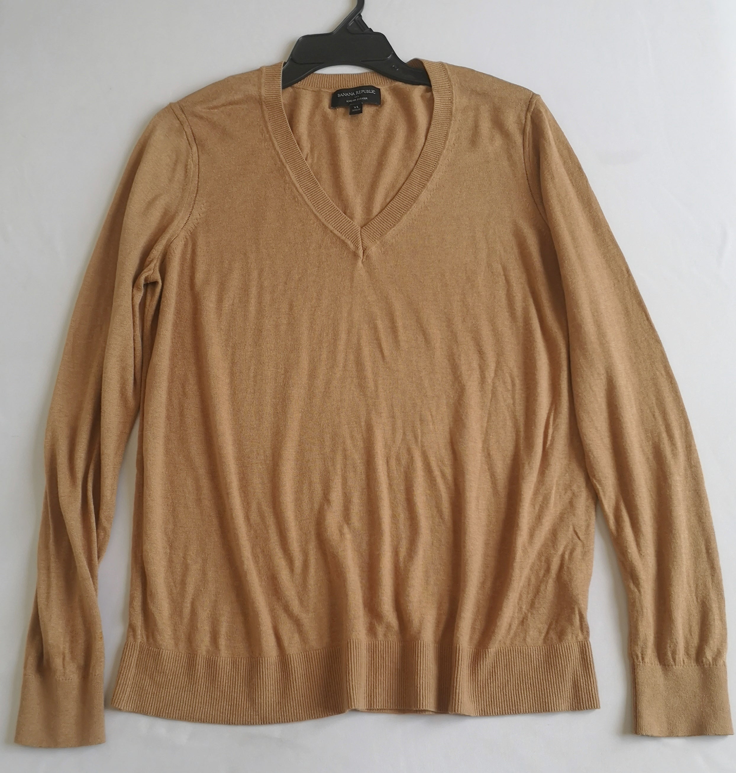 Falda midi con blusa cuello en V
