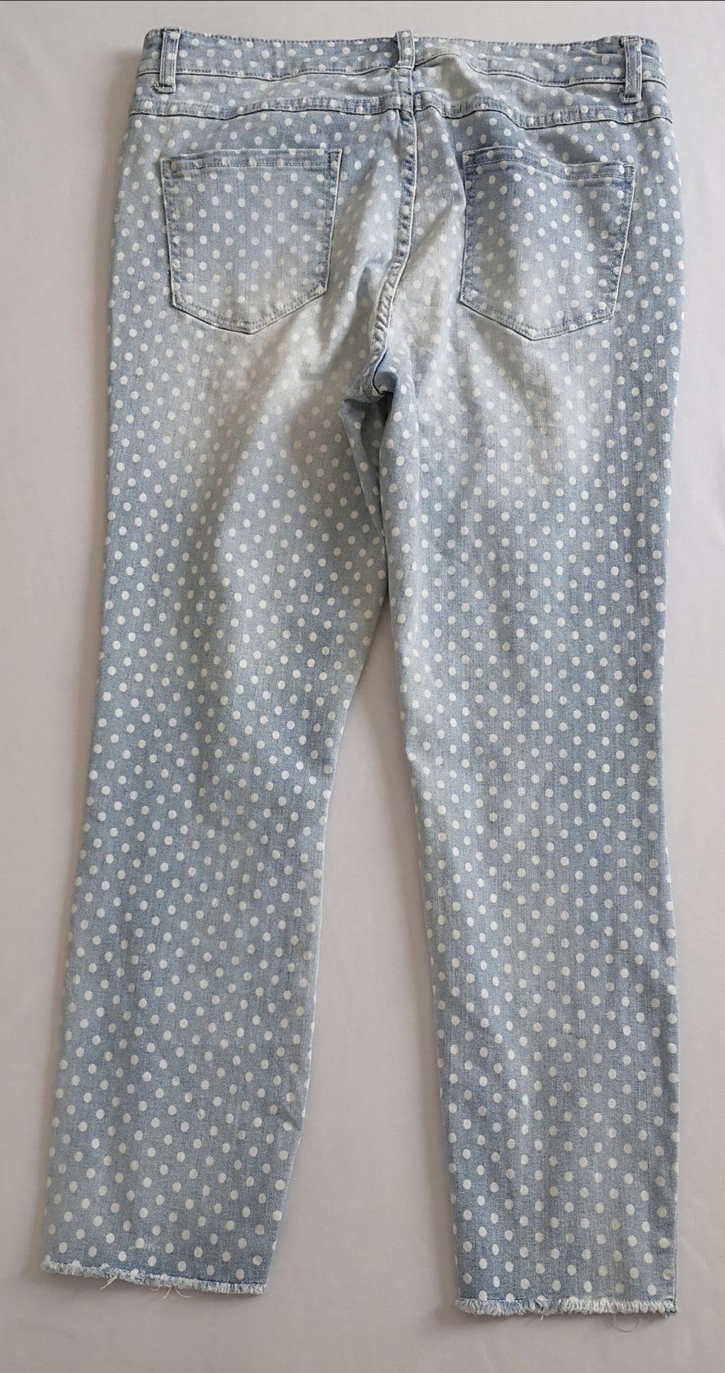 Blusa mangas campana con jeans skinny