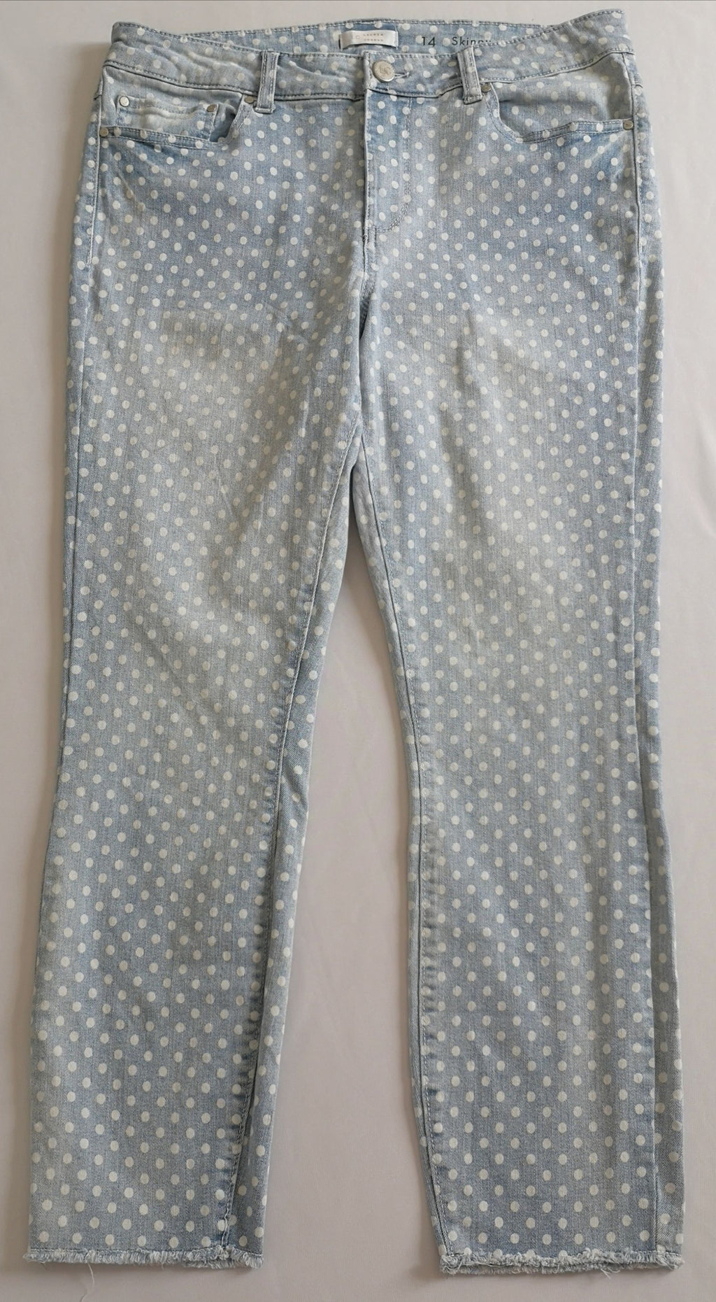Blusa mangas campana con jeans skinny