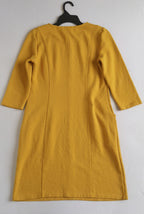 Vestido corte recto incluye cincho