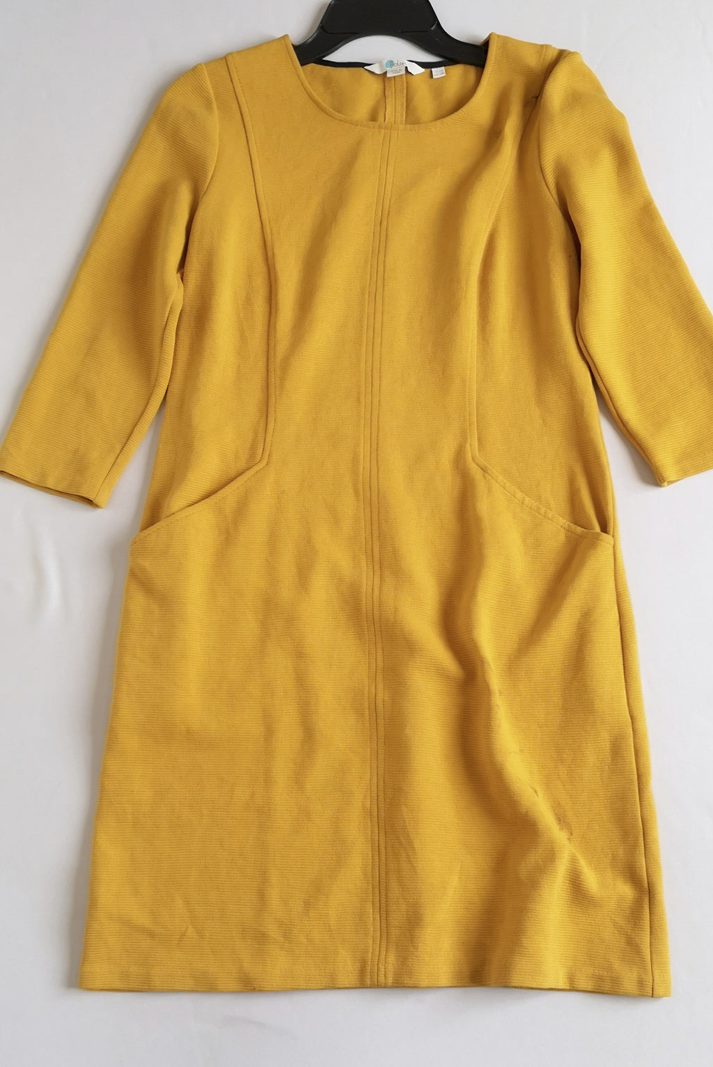 Vestido corte recto incluye cincho