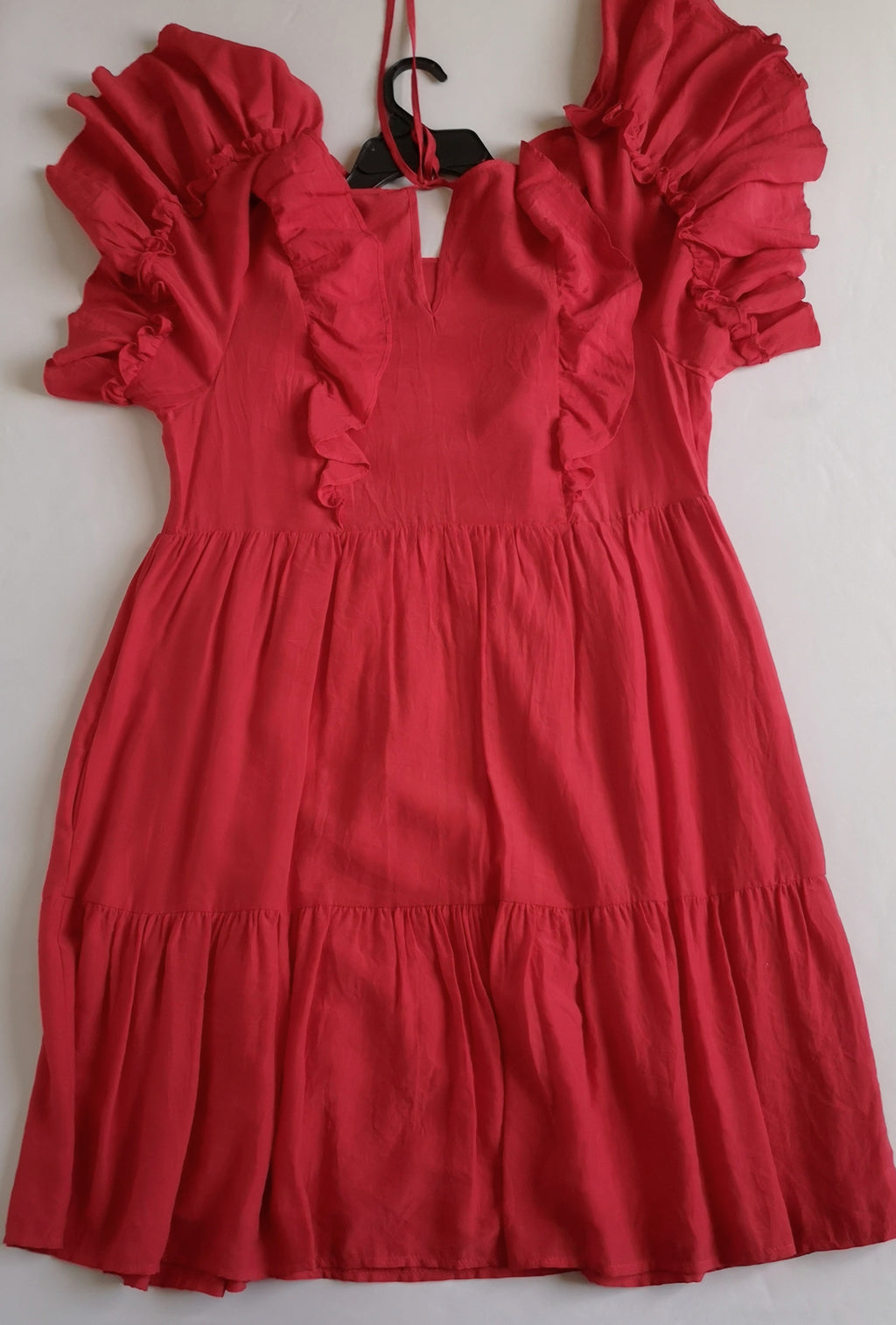 Vestido con olanes y bolsas a los lados incluye cincho