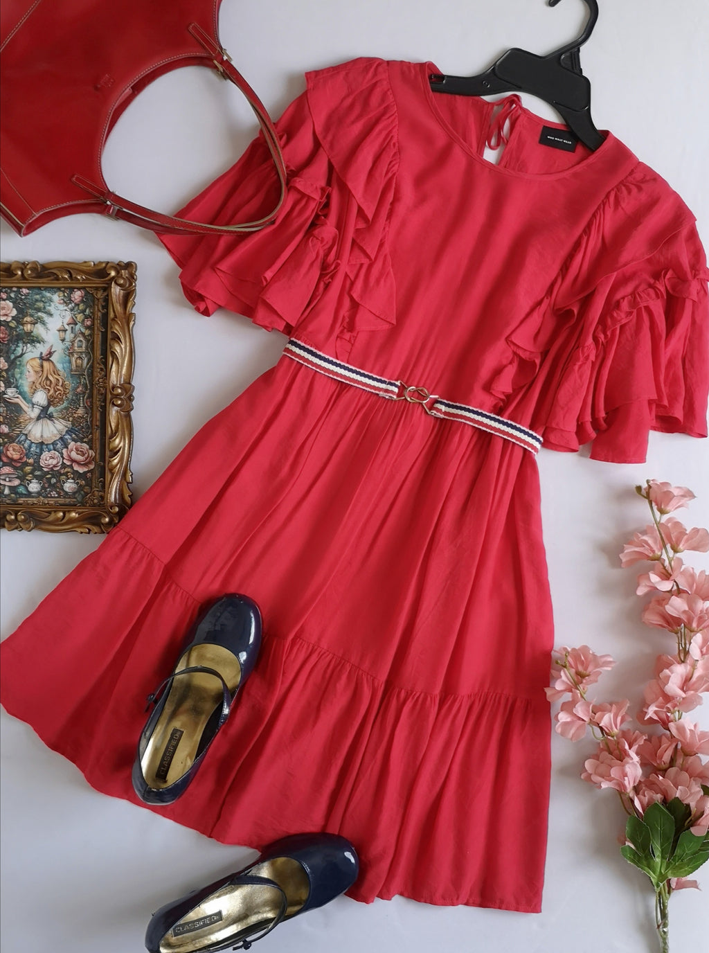 Vestido con olanes y bolsas a los lados incluye cincho