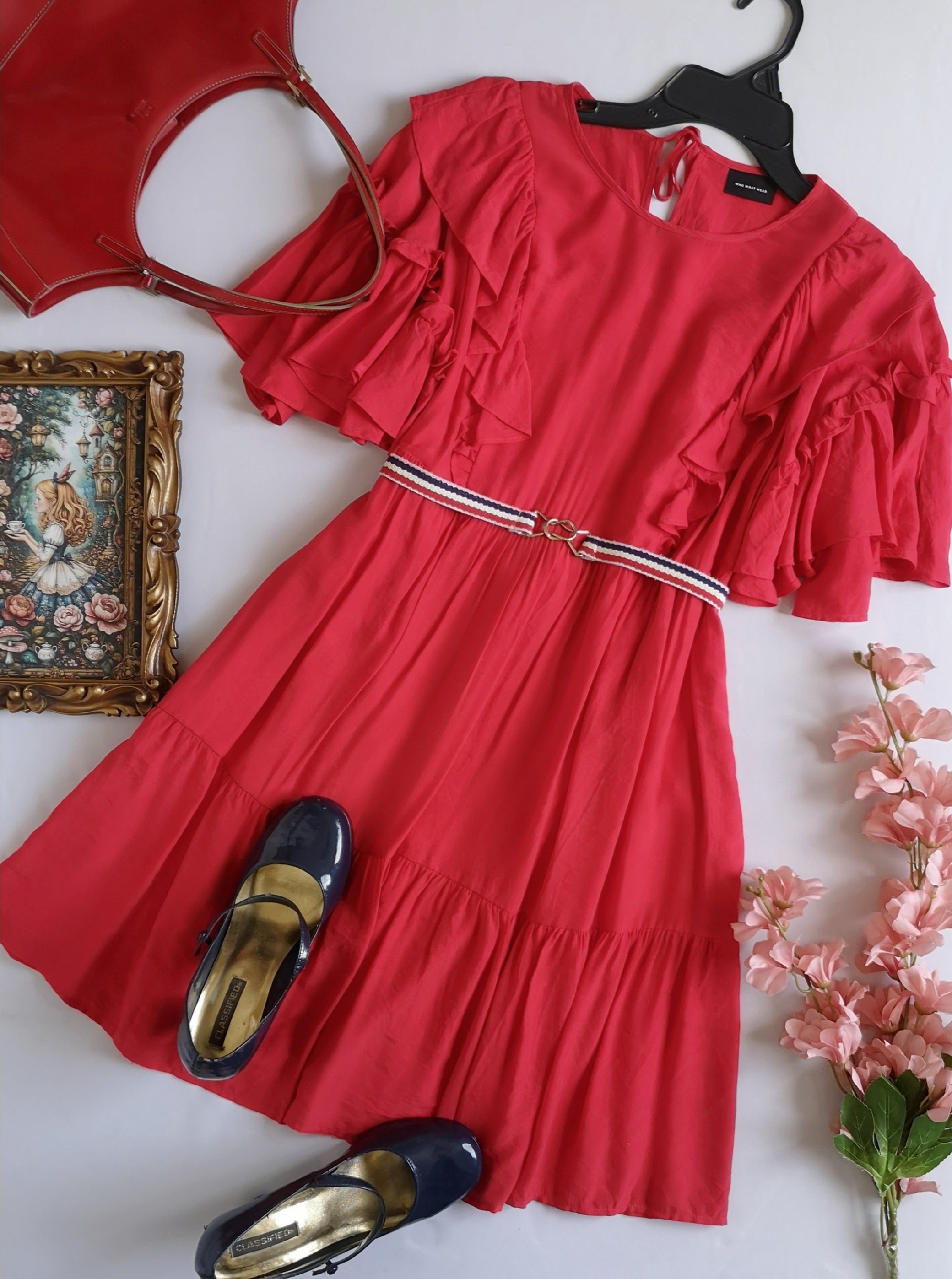 Vestido con olanes y bolsas a los lados incluye cincho