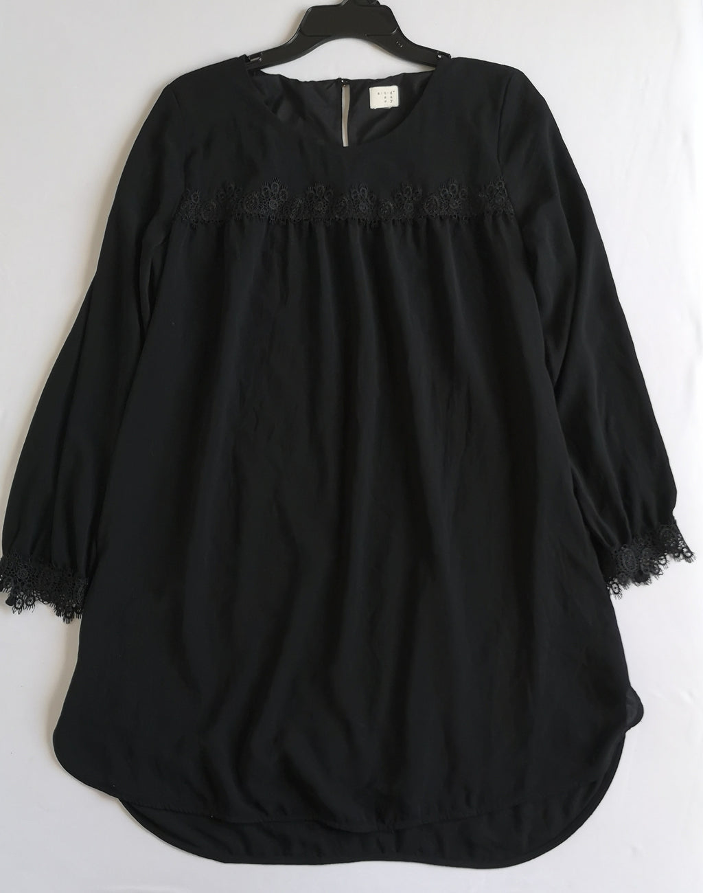Vestido de chifon con encaje incluye cincho