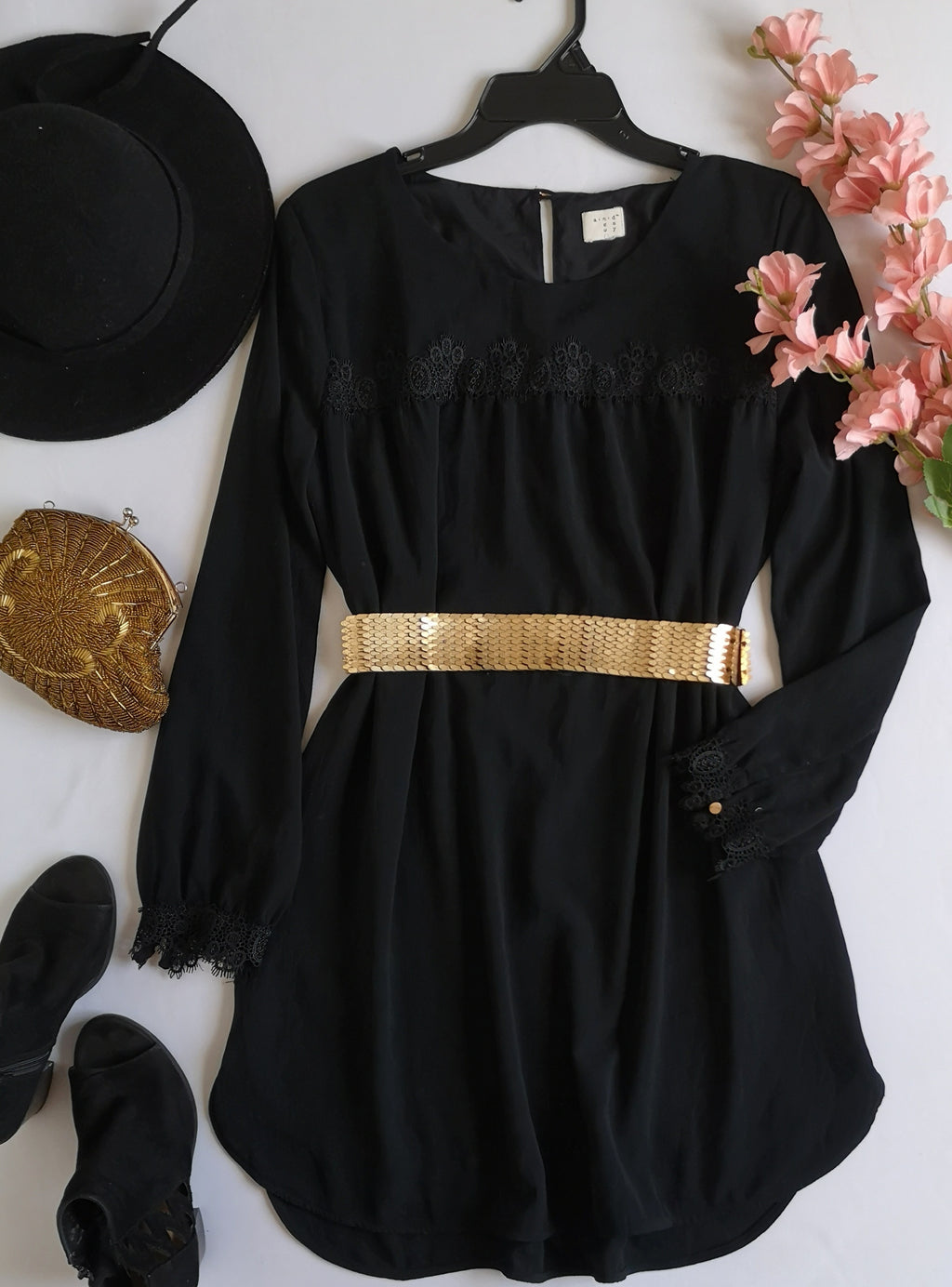Vestido de chifon con encaje incluye cincho