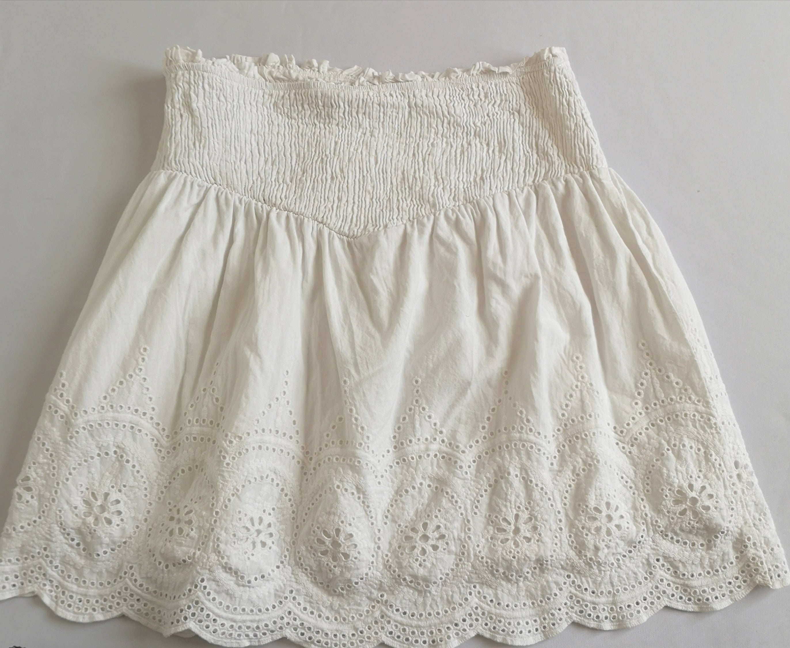 Blusa con olanes y falda de algodón