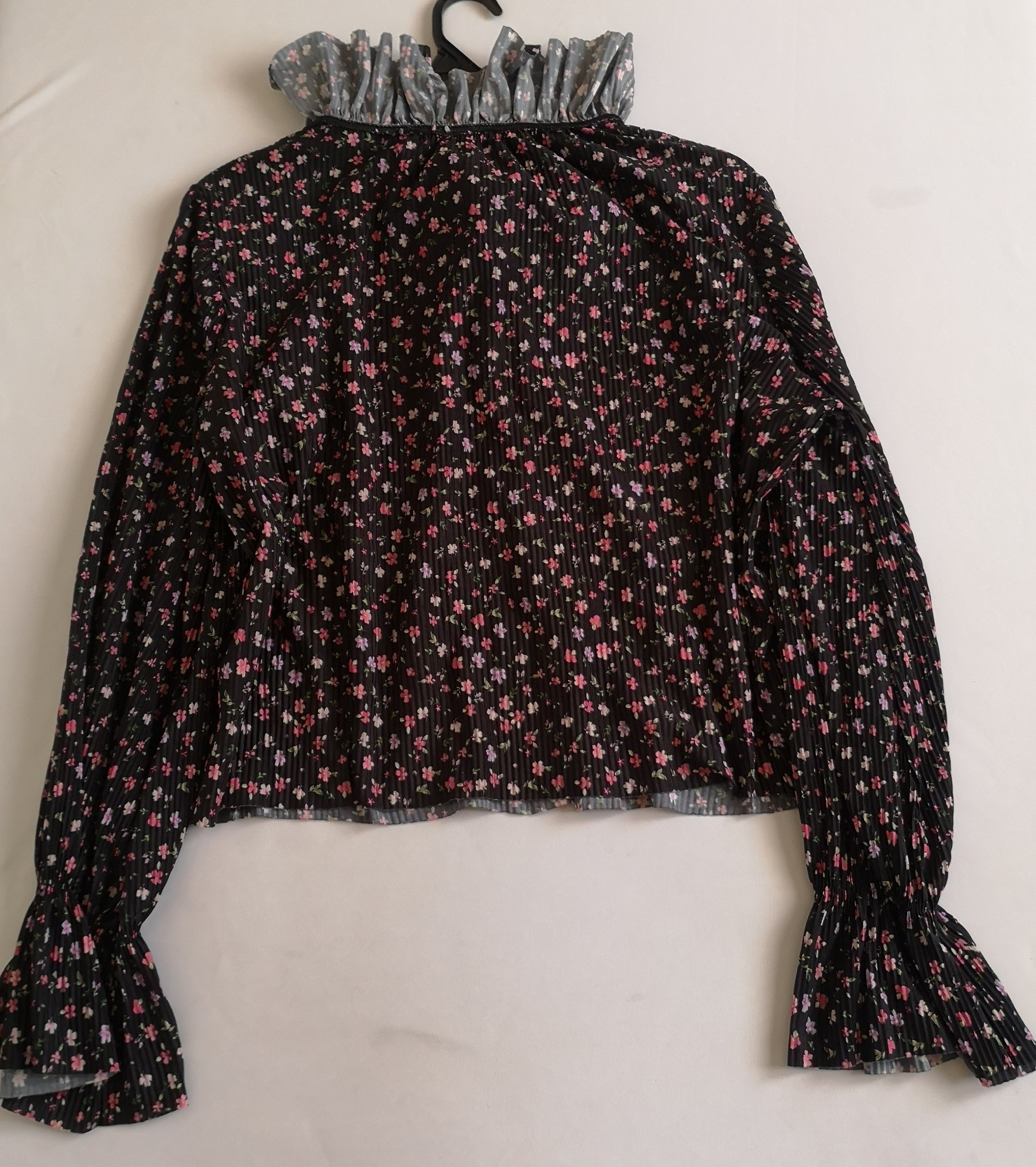 Blusa con olanes y falda de algodón