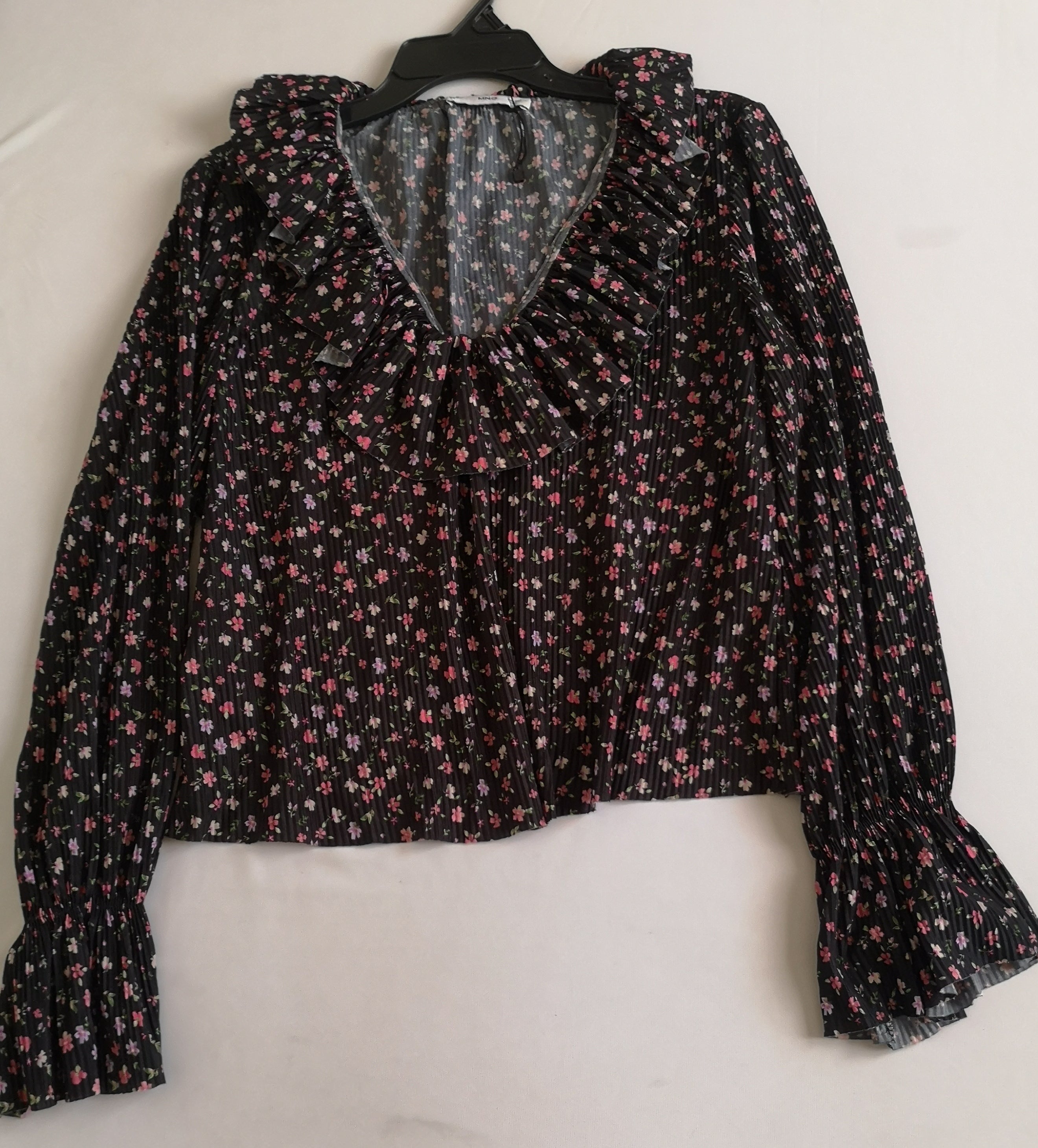 Blusa con olanes y falda de algodón