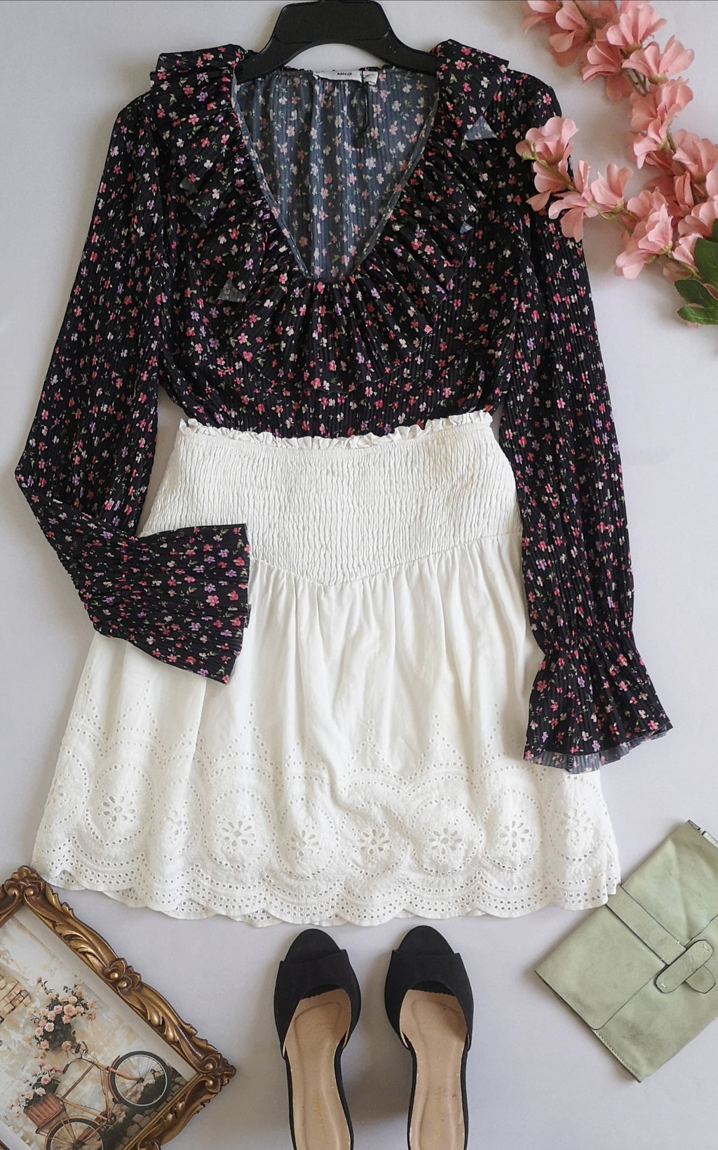 Blusa con olanes y falda de algodón