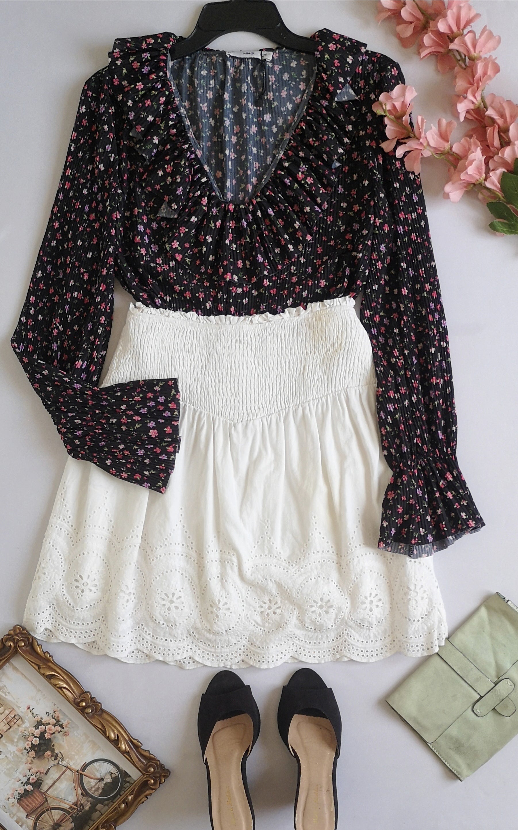 Blusa con olanes y falda de algodón