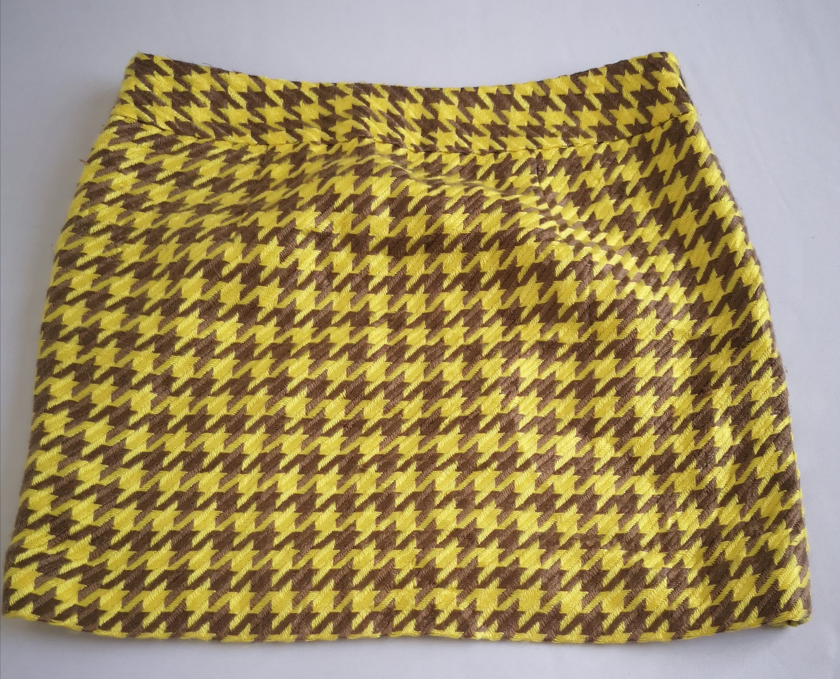 Sueter tipo over size y falda con bolsas a los lados