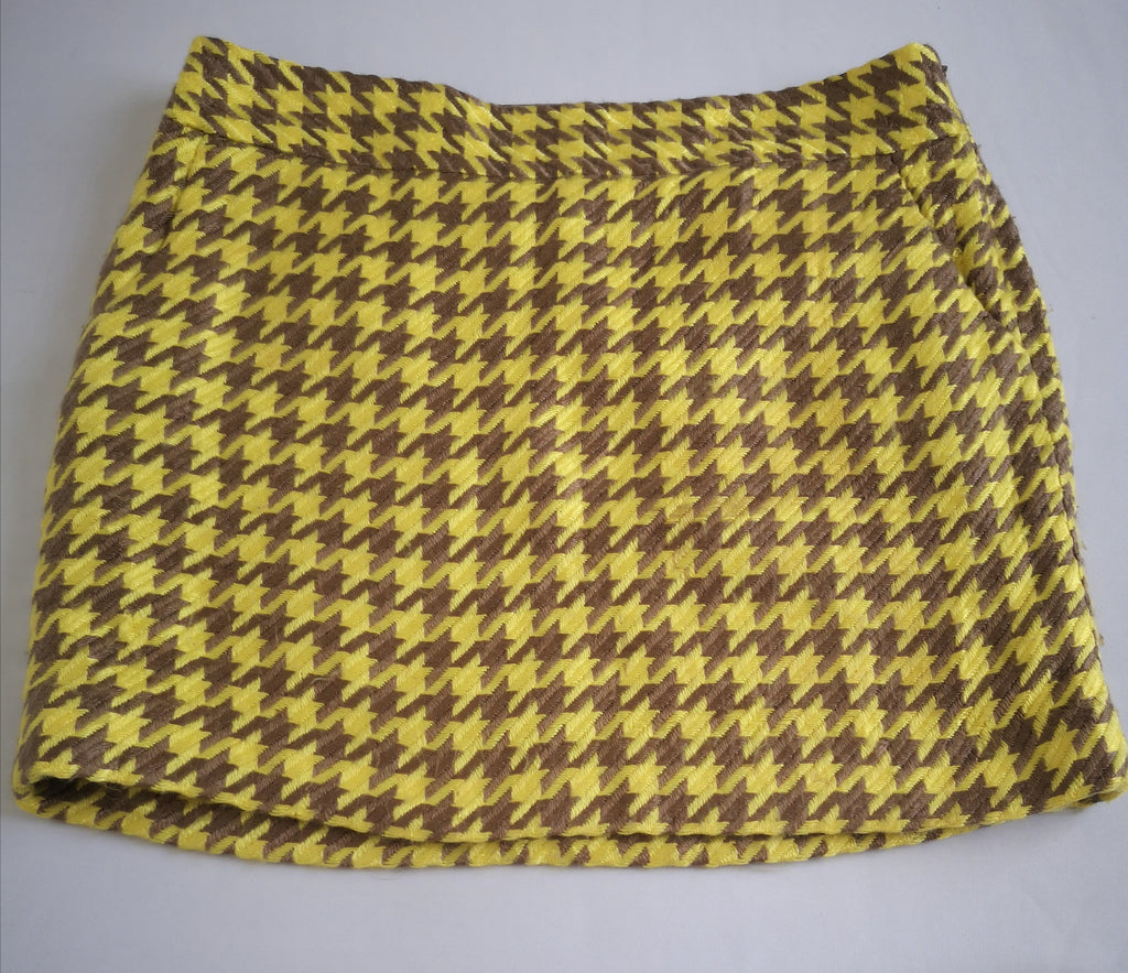 Sueter tipo over size y falda con bolsas a los lados