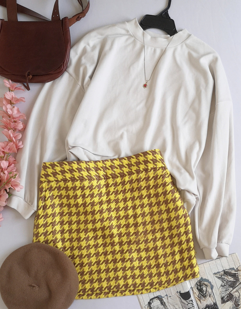 Sueter tipo over size y falda con bolsas a los lados