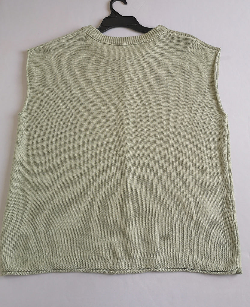 Pantalón tipo cargo con blusa tejida
