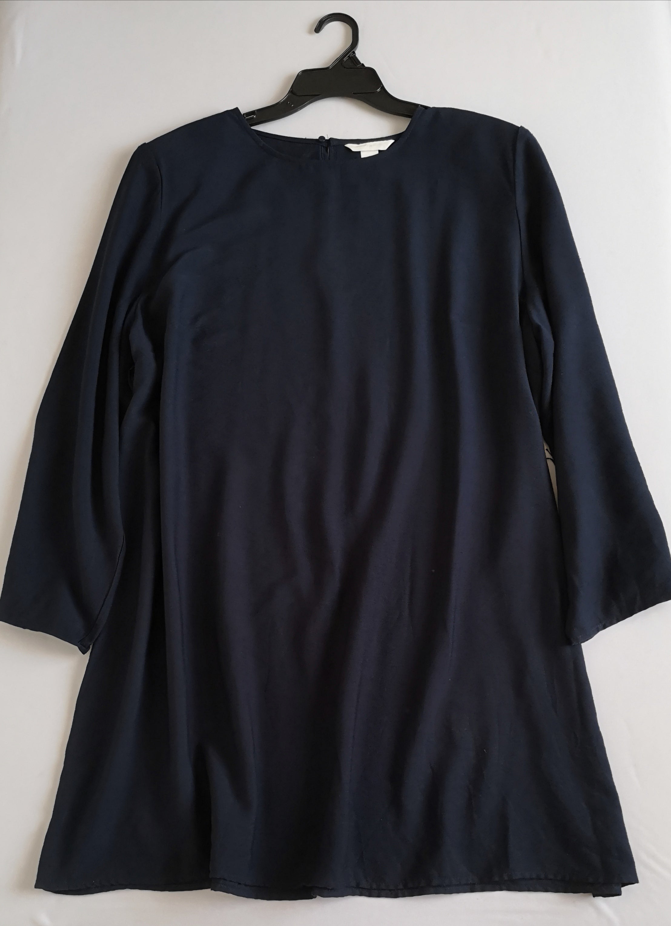 Vestido nuevo con hombreras