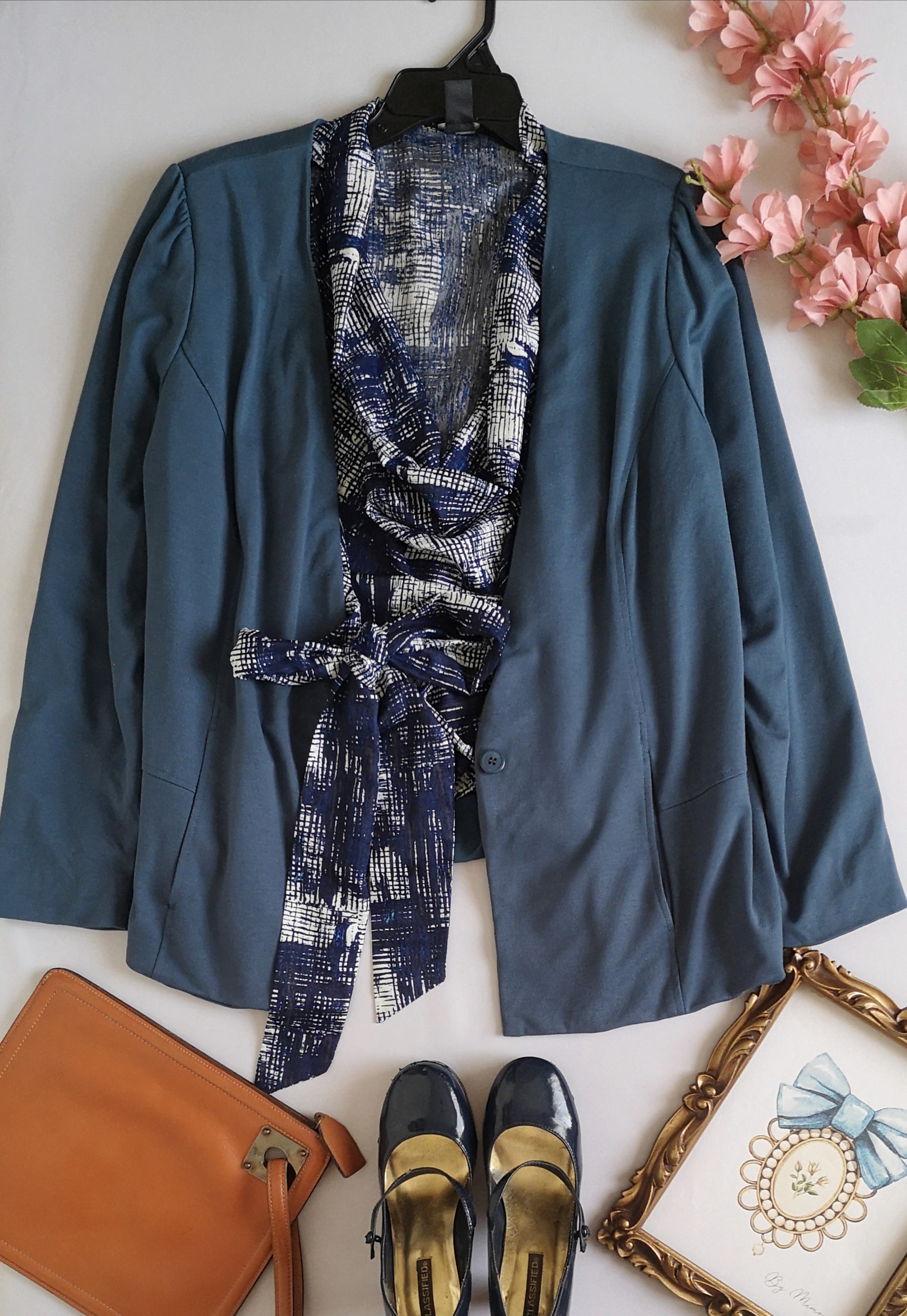 Blazer mangas princesa con blusa cuello drapeado
