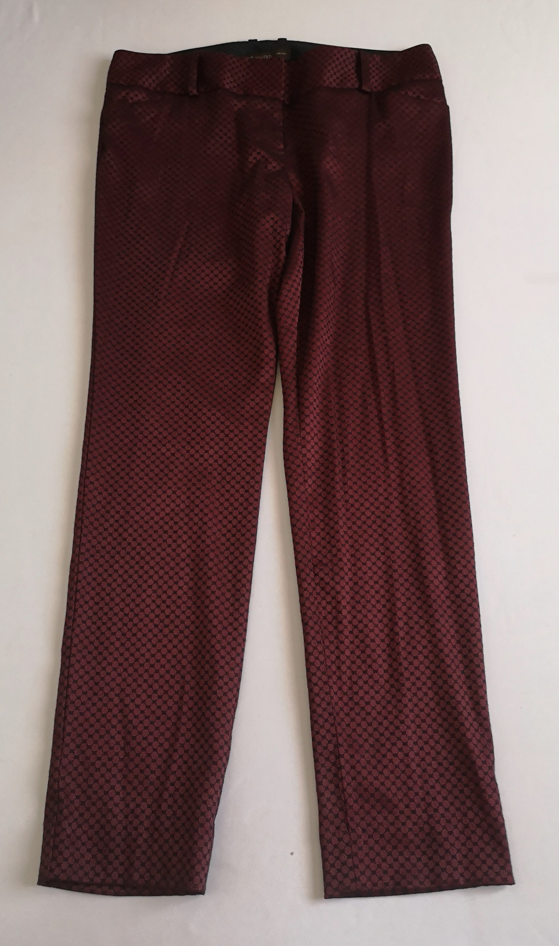 Pantalón semiformal y blusa asimétrica