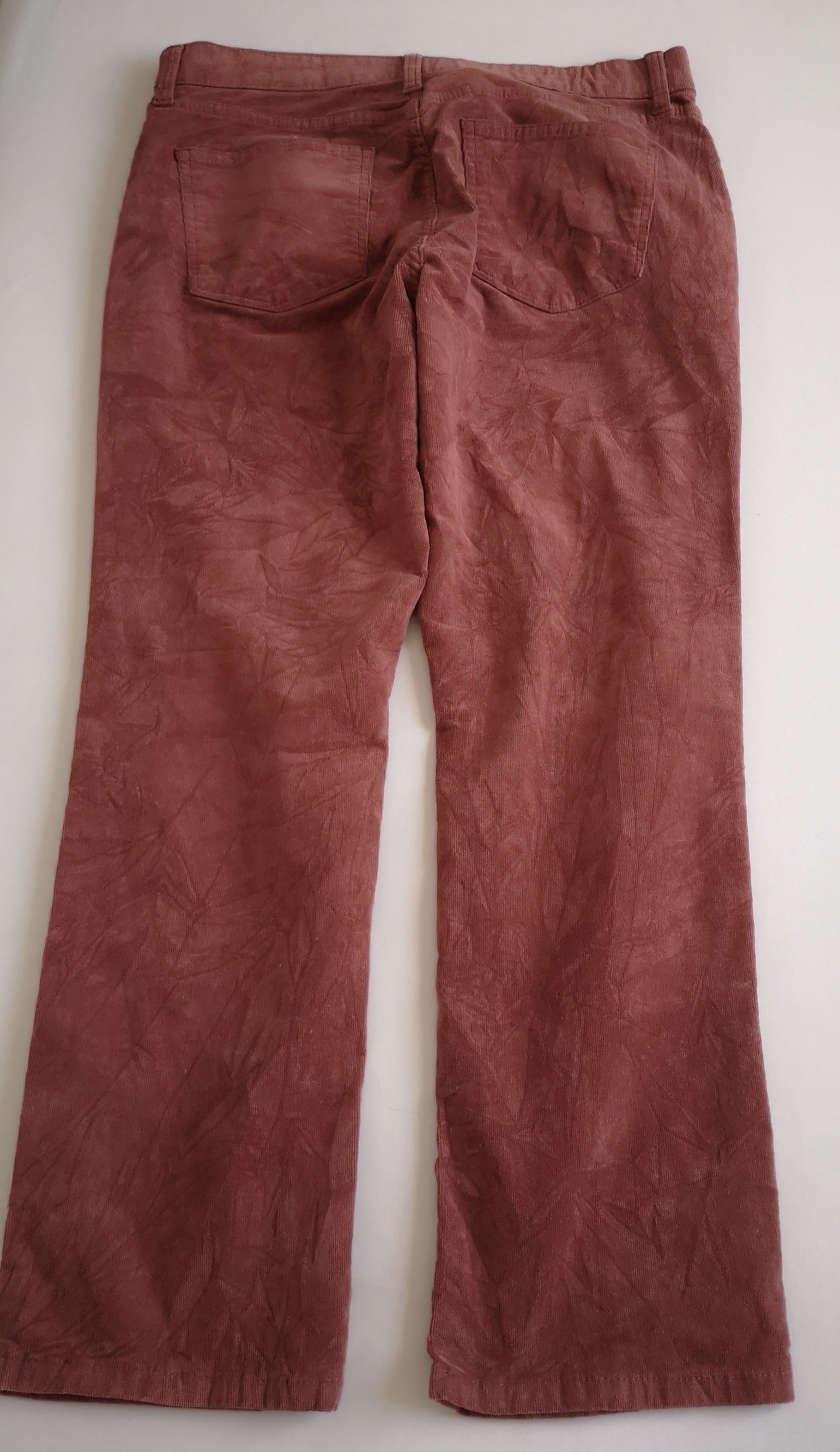 Pantalón straight leg con blusa sin mangas