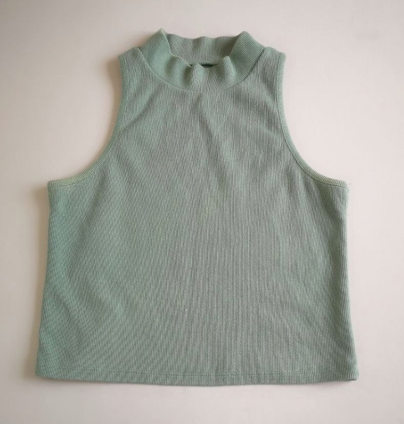 Blusa tallada y pantalón con bolsas a los lados