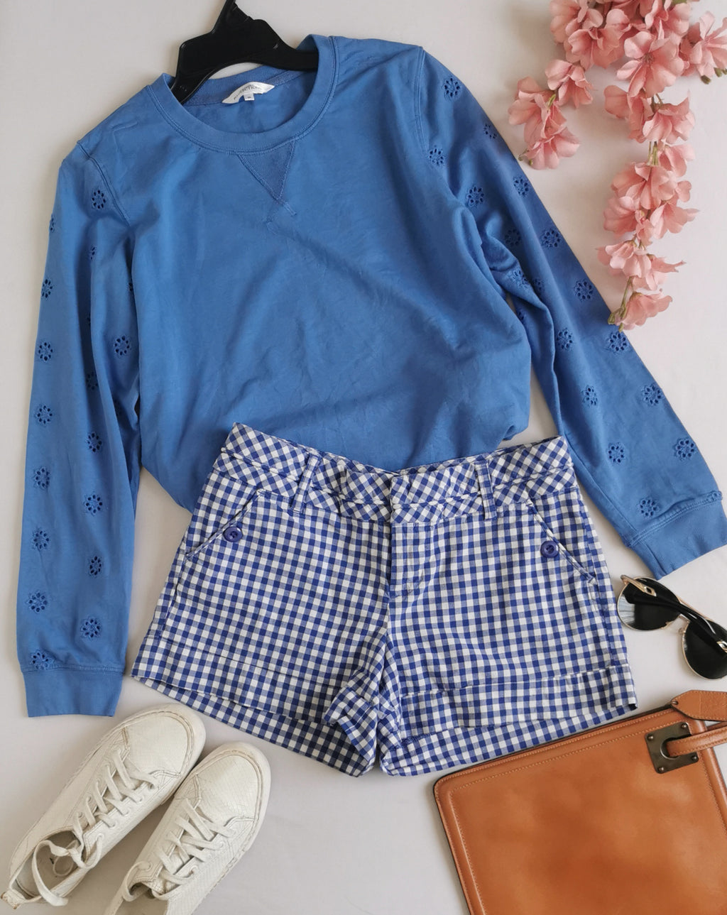 Blusa bordada de las mangas con short